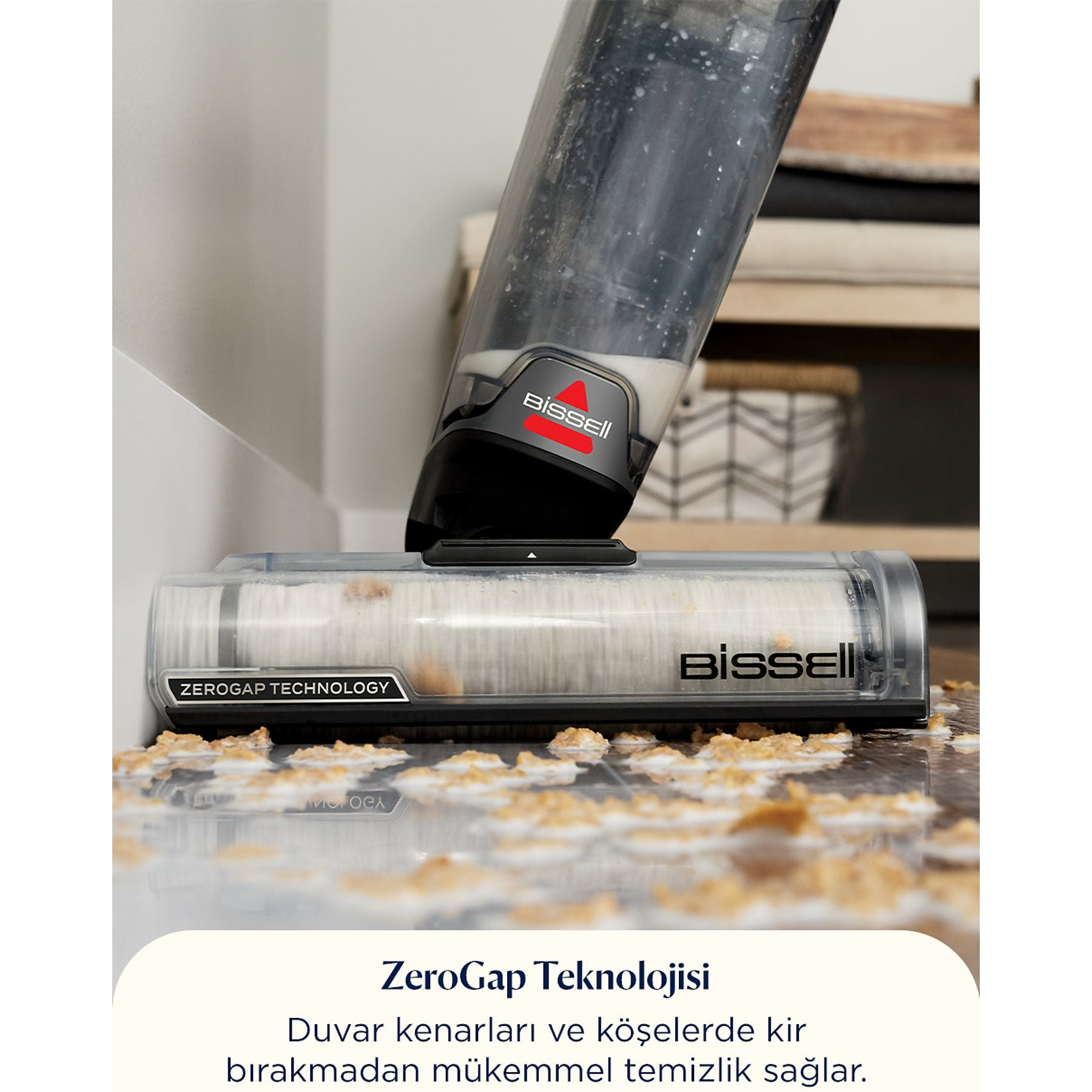 Odkurzacz Bissell czyści okruchy z gładkiej podłogi.