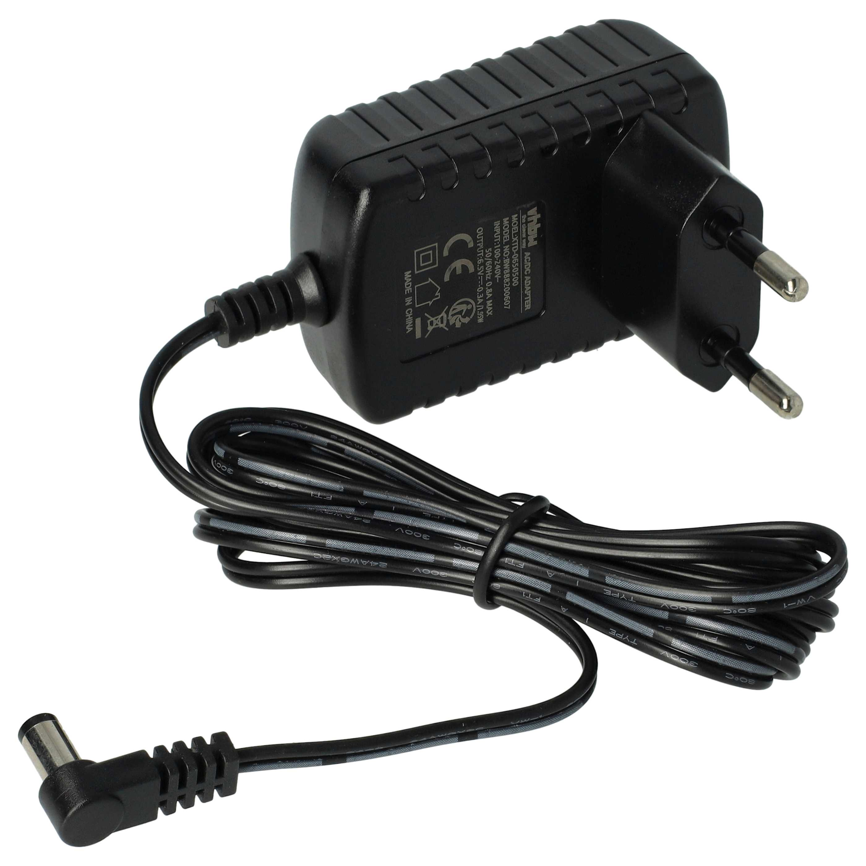 Schwarzes Netzteil mit Kabel und Eurostecker. Beschriftung sichtbar.