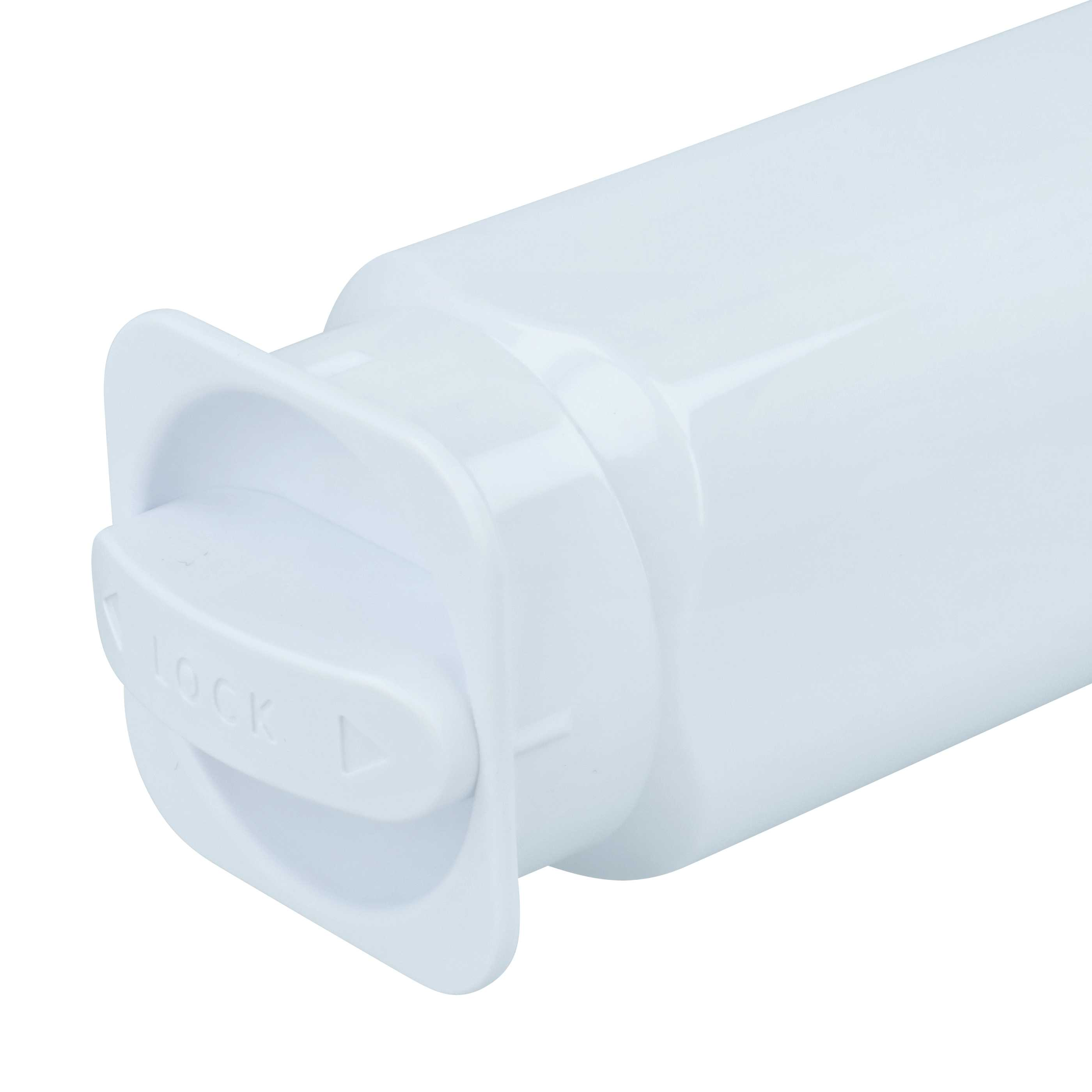 Weißer Filter mit einem Druckknopf-Verschluss mit der Aufschrift „LOCK“.