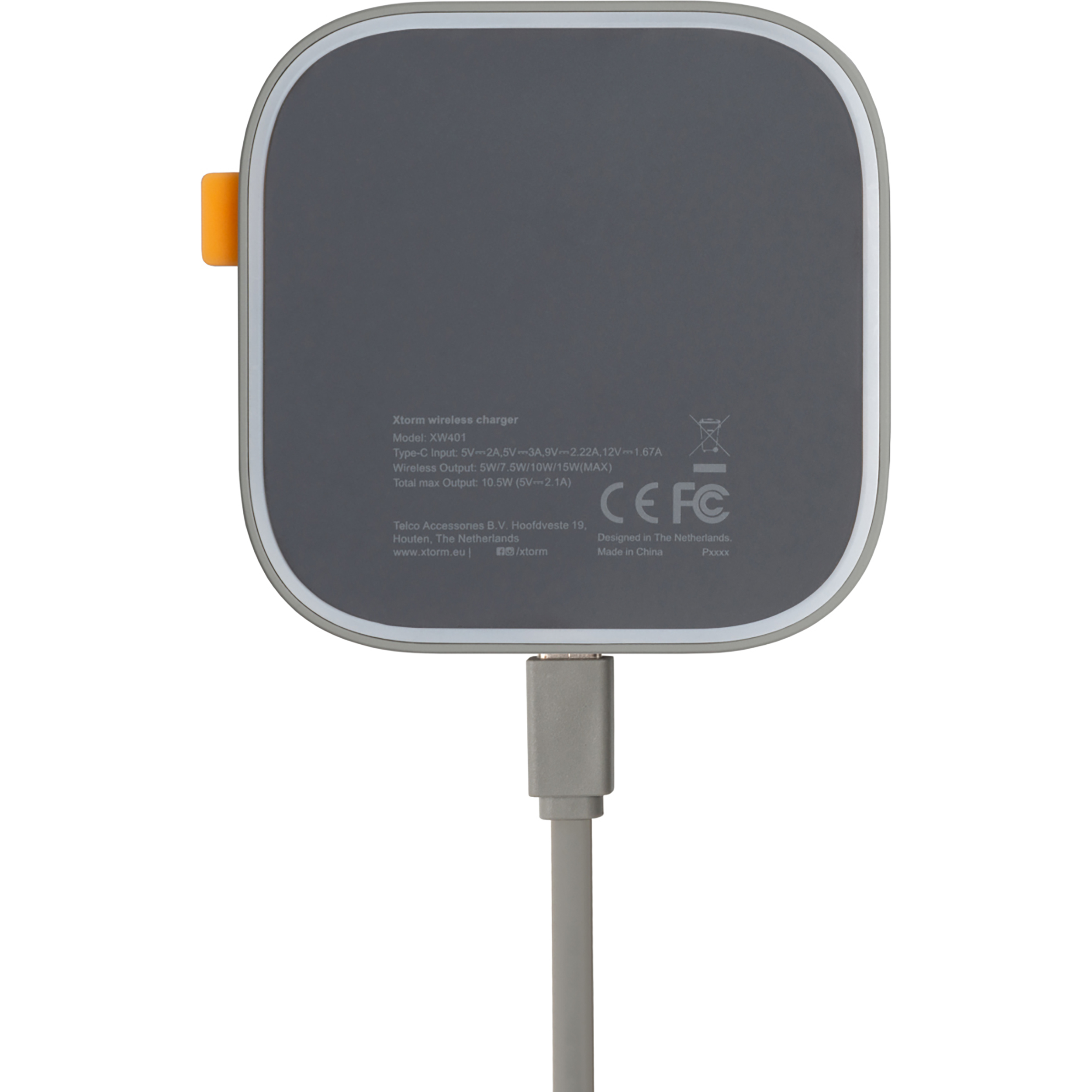 Grauer Xtorm Wireless Charger mit orangem Akzent und USB-C Kabel.