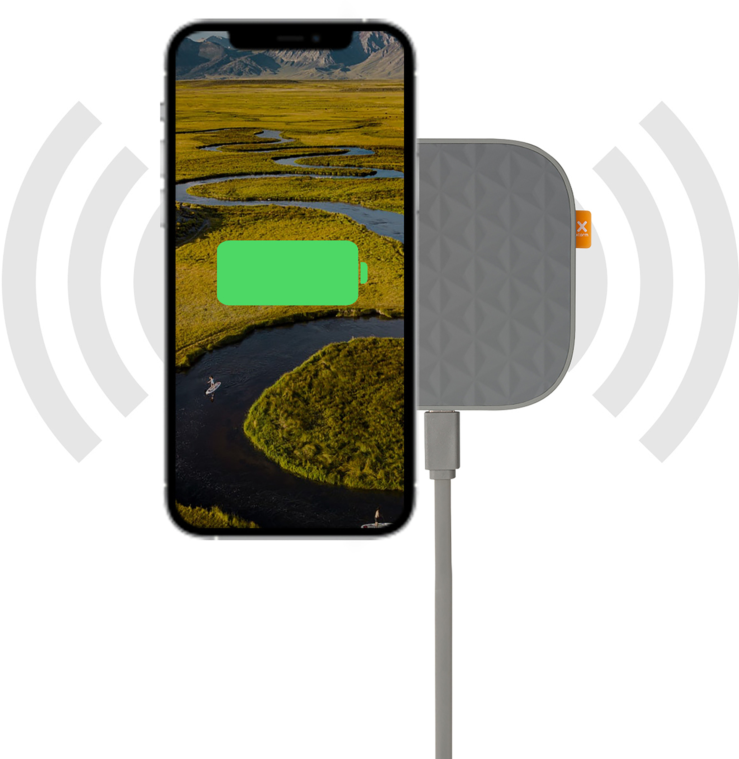 Ein graues Ladekabel verbindet ein Smartphone mit einem weißen Hintergrund.