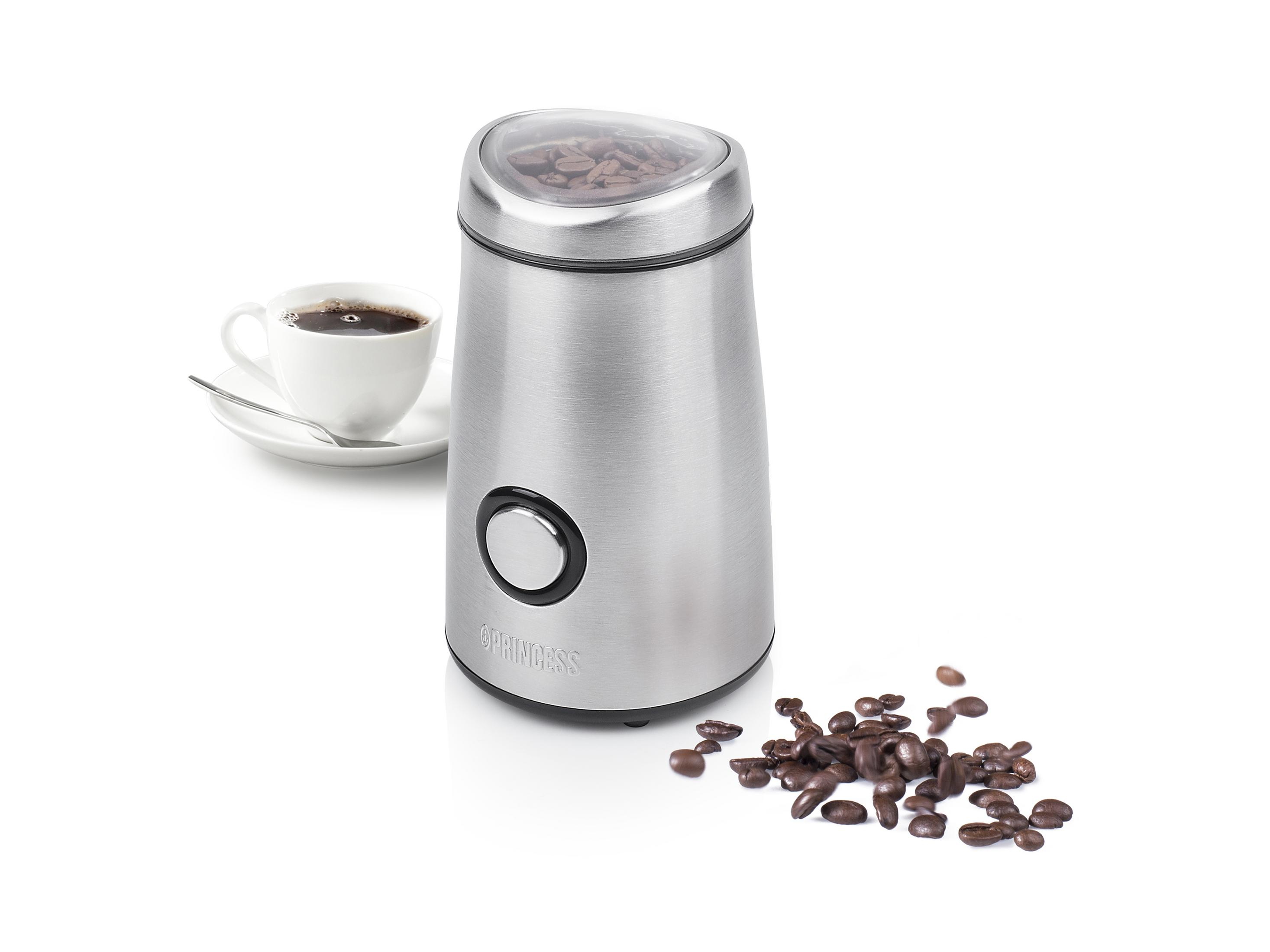 Srebrny młynek do kawy z ziarnami kawy i filiżanką kawy.