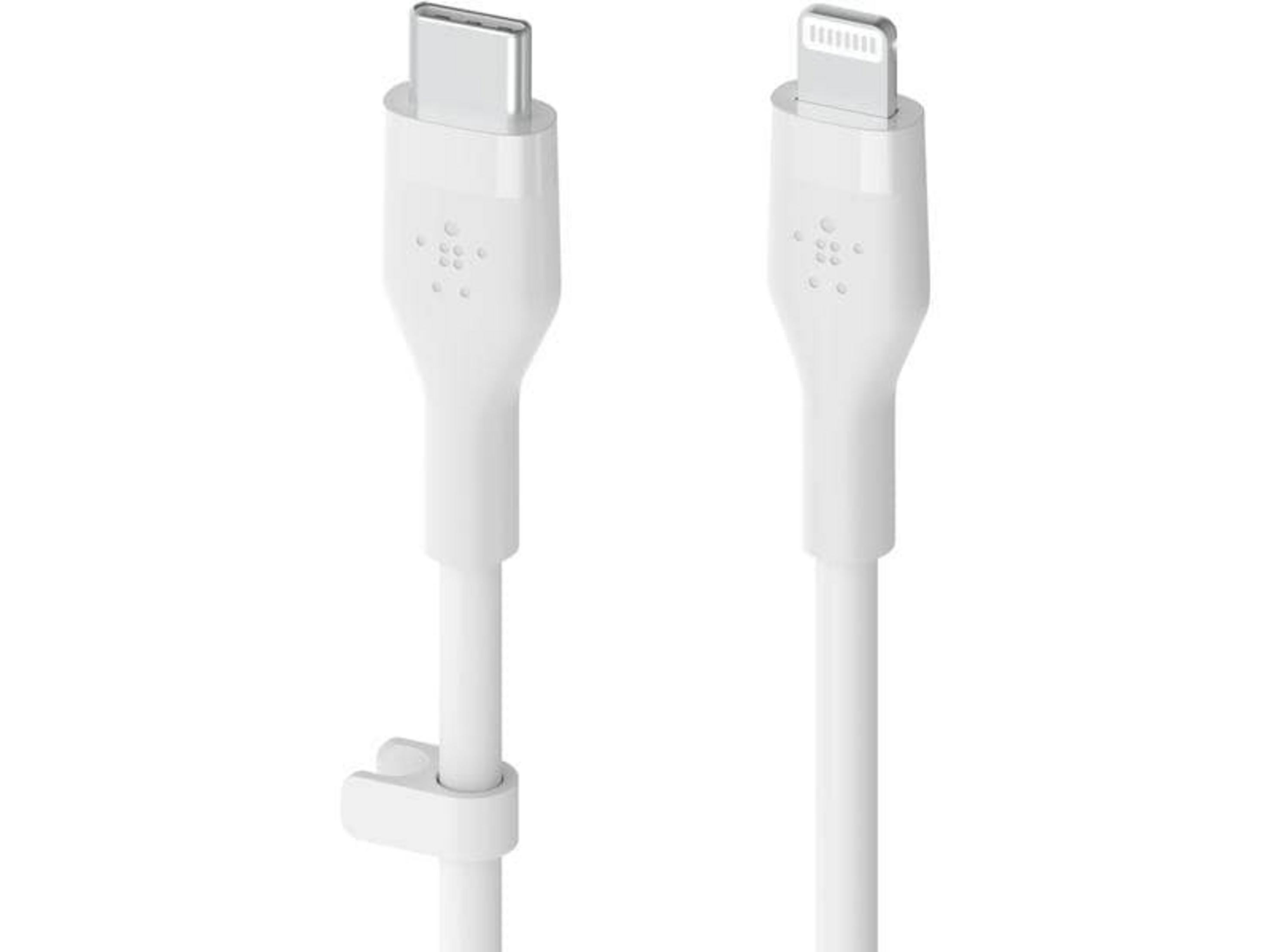 Due cavi bianchi con connettori USB-C e Lightning uno accanto all'altro.
