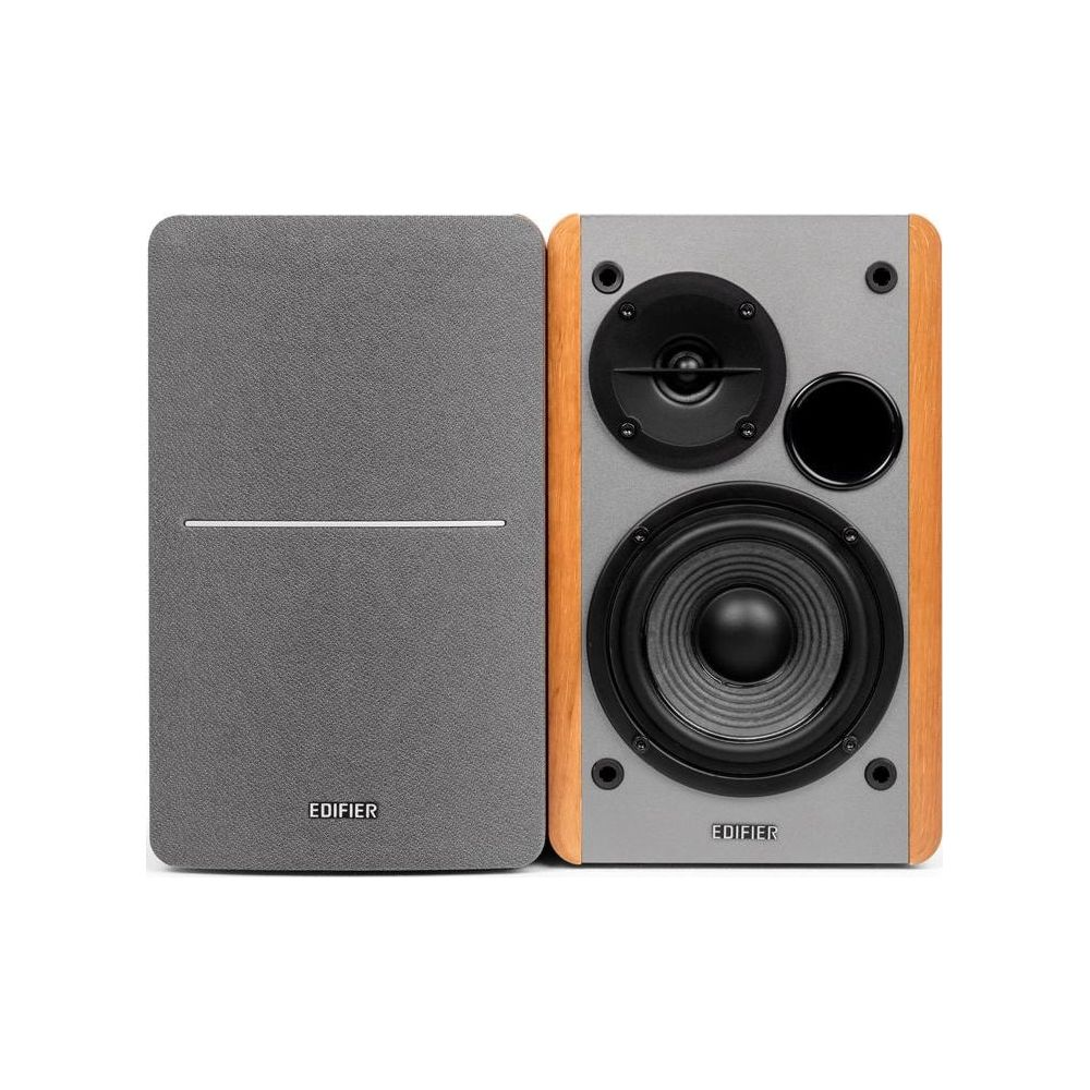 Dwa głośniki Edifier: jeden szary z srebrnym paskiem, drugi z drewnianą ramą, głośnikiem wysokotonowym i niskotonowym.