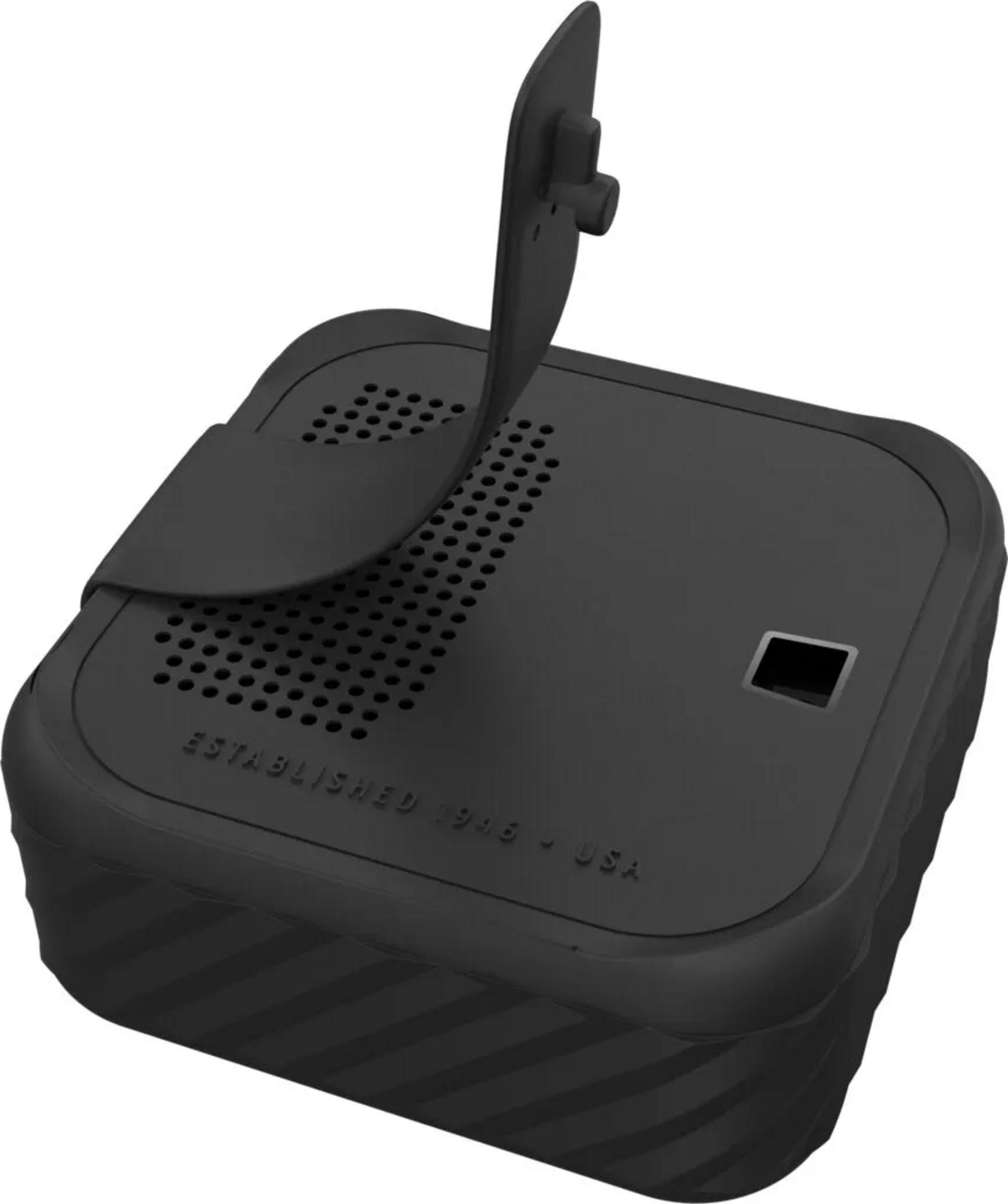 Czarne urządzenie z otworami wentylacyjnymi, podnoszoną pokrywą i wytłoczonym tekstem "Established 1946 USA."