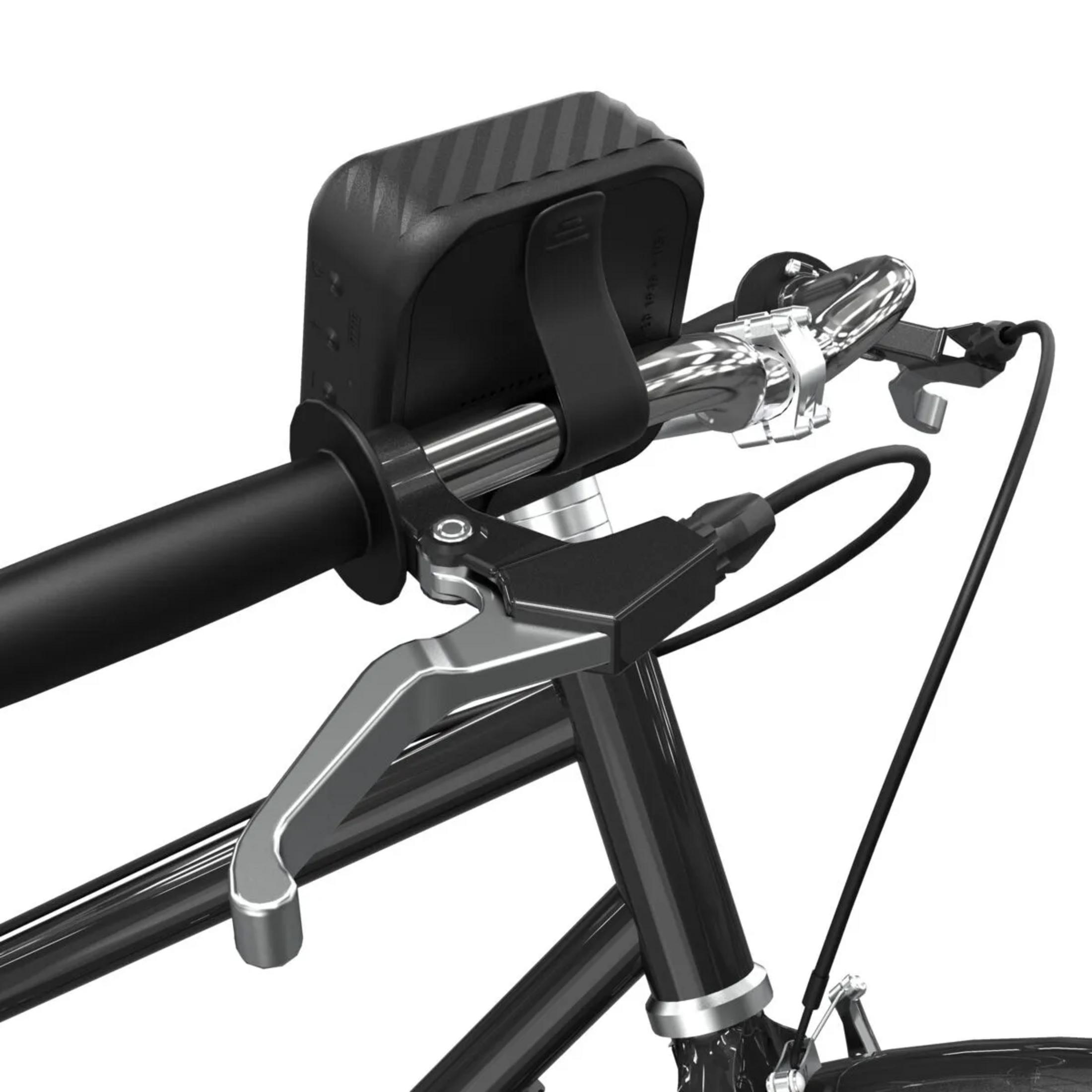 Zbliżenie czarnej kierownicy roweru z czarnym chwytem i srebrną dźwignią hamulca.