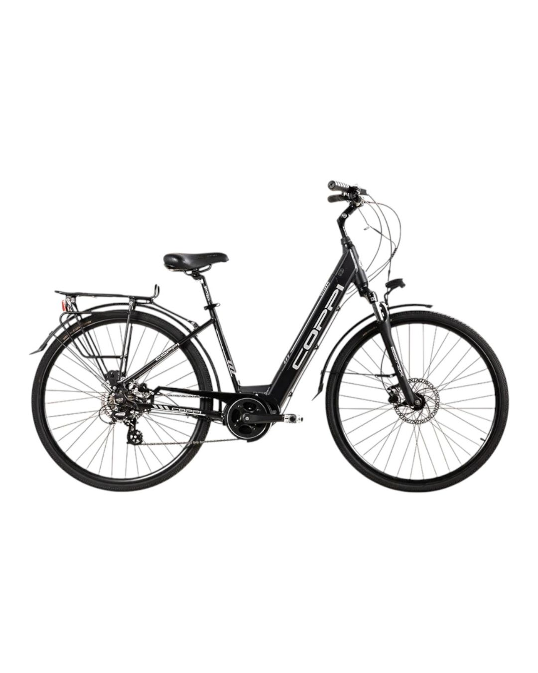 Una bicicletta elettrica nera con portapacchi posteriore e freni a disco.