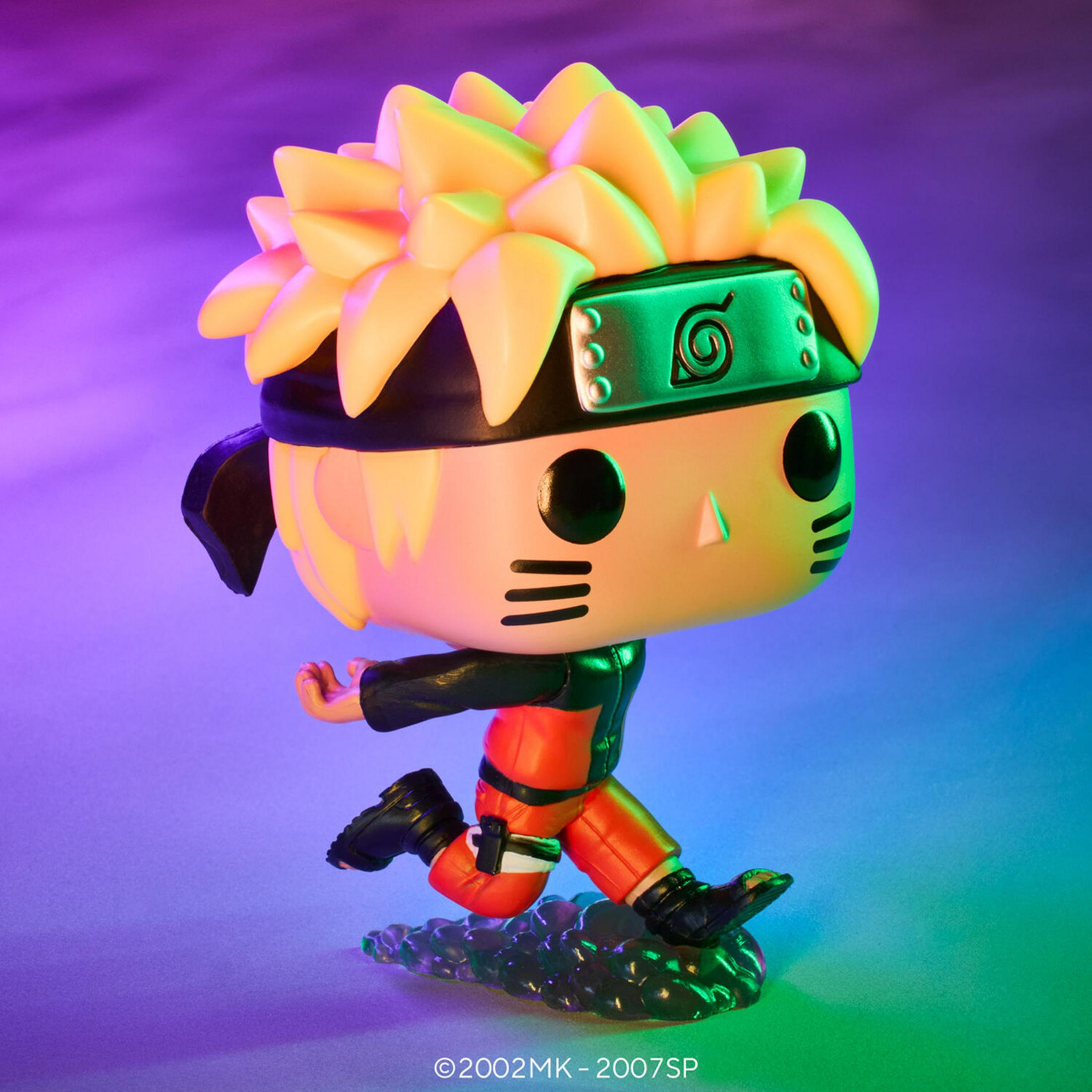 Una figura Funko Pop di Naruto che corre su una base di fumo nero.