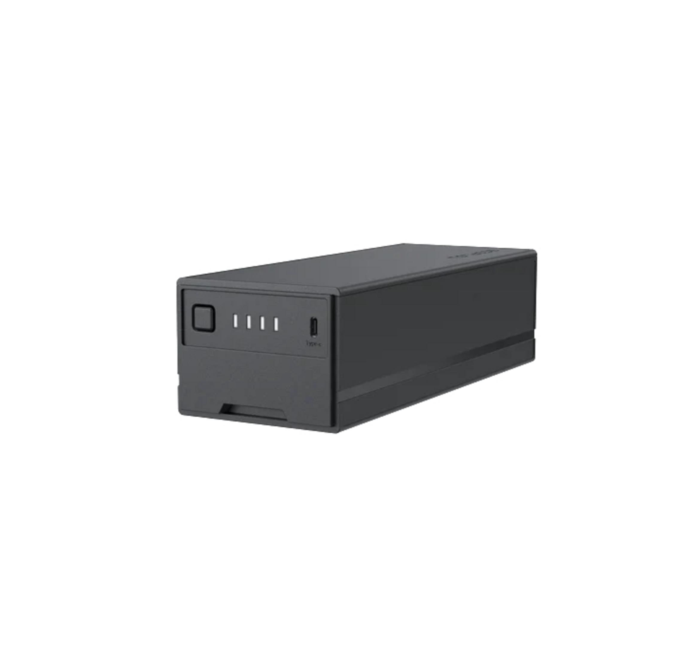 Ein schwarzes rechteckiges Objekt mit Ladeanzeigen und USB-C-Anschluss.