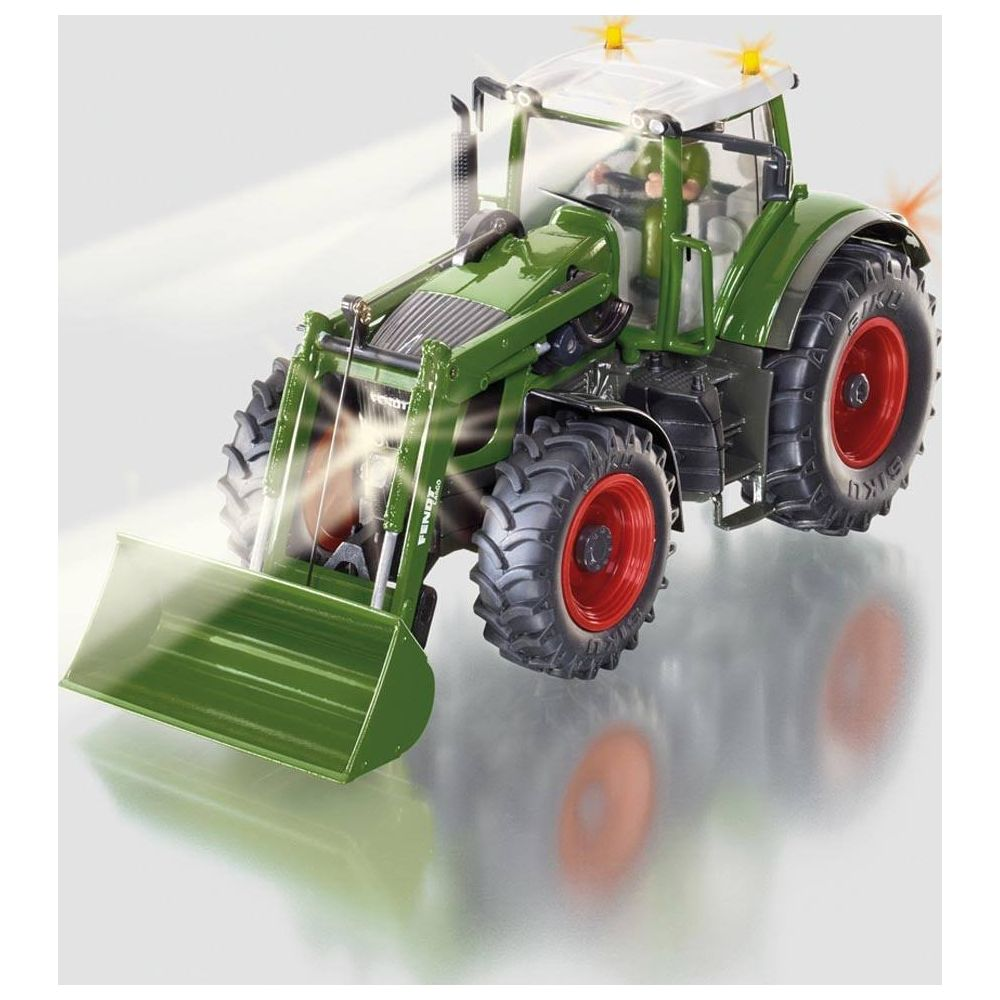 Zielony traktor z ładowaczem czołowym i światłami na białym tle.