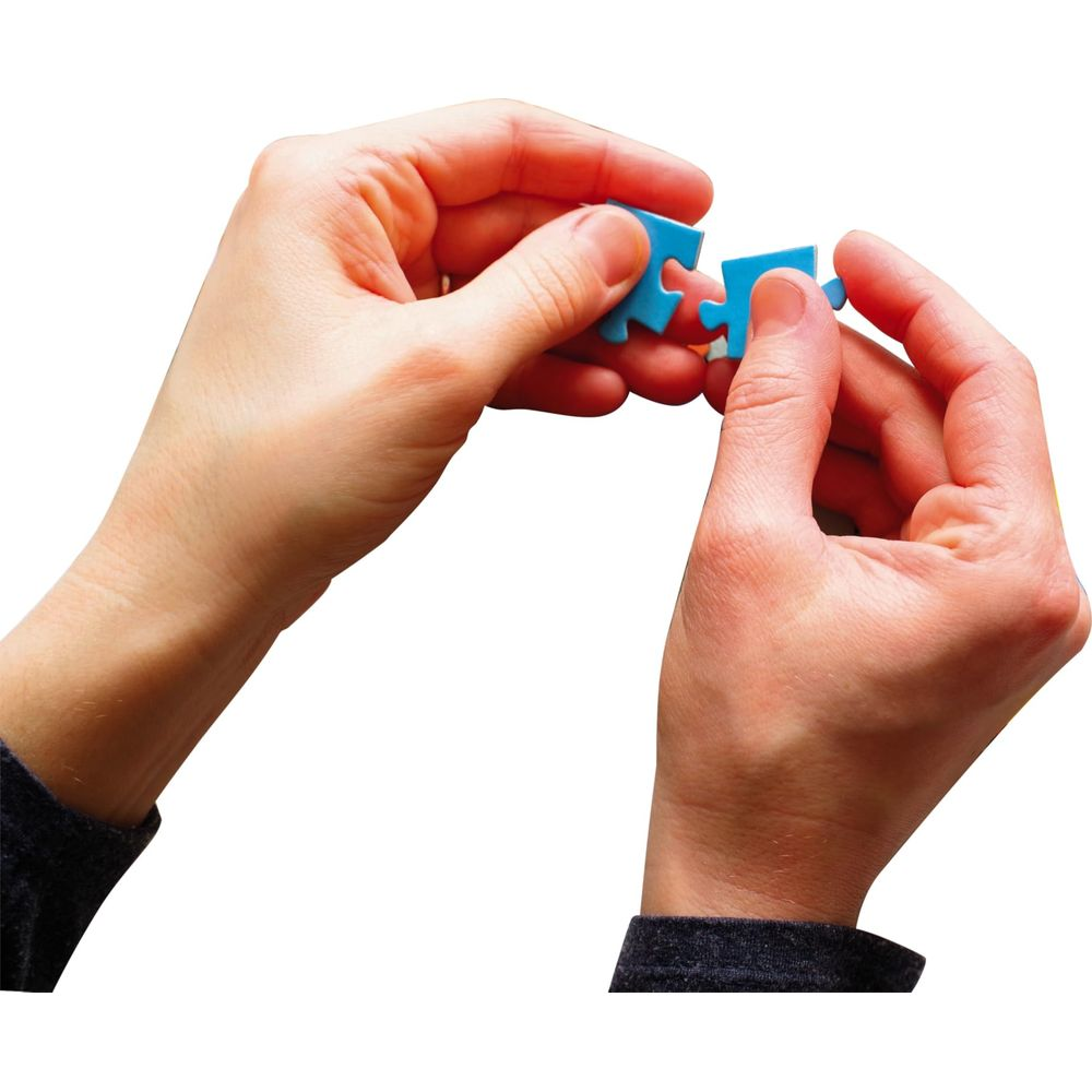 Dwie ręce łączą dwa niebieskie fragmenty łamigłówki.
