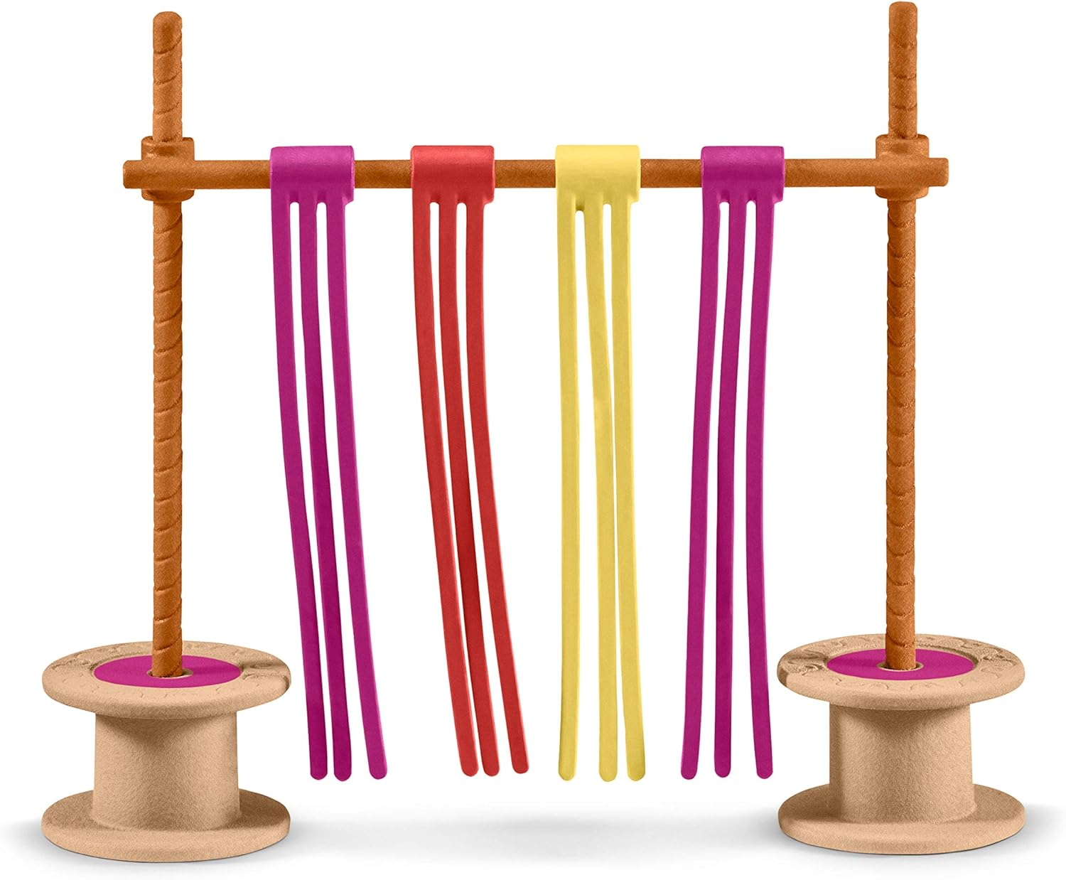Drewniany stojak z kolorowymi sznurkami w kolorze fioletowym, czerwonym i żółtym, zawieszonymi na szpulach.