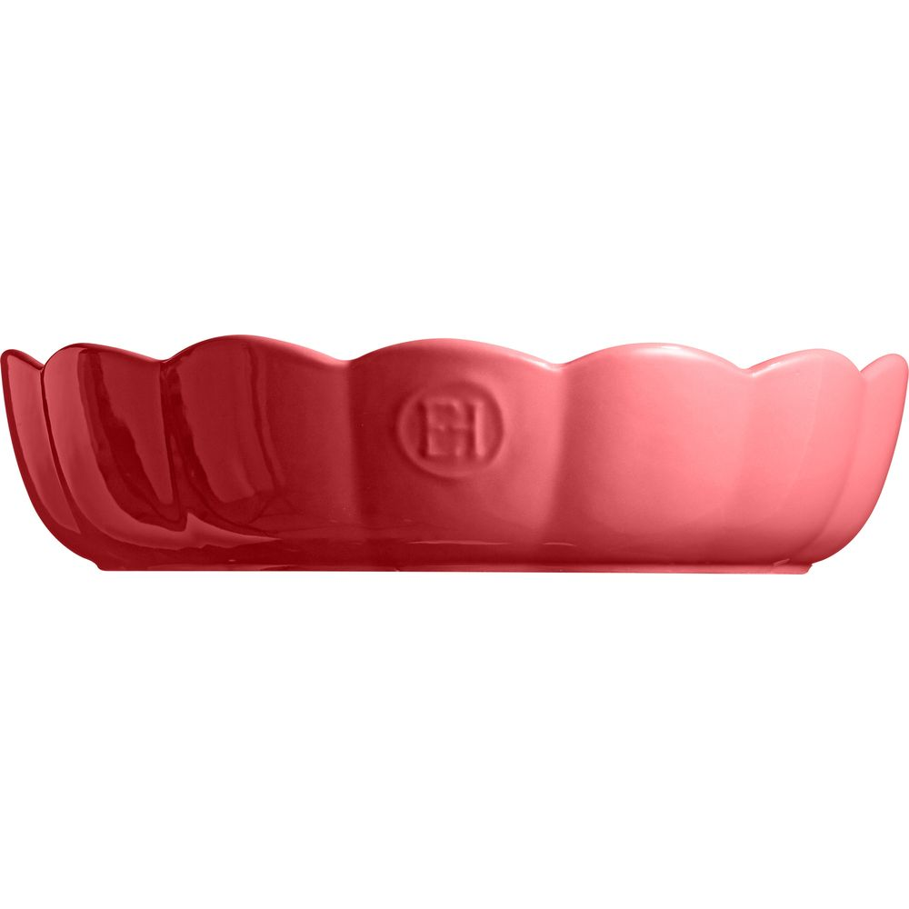 Eine rote, schalenförmige Keramikschale mit welligem Rand und eingeprägtem Logo.