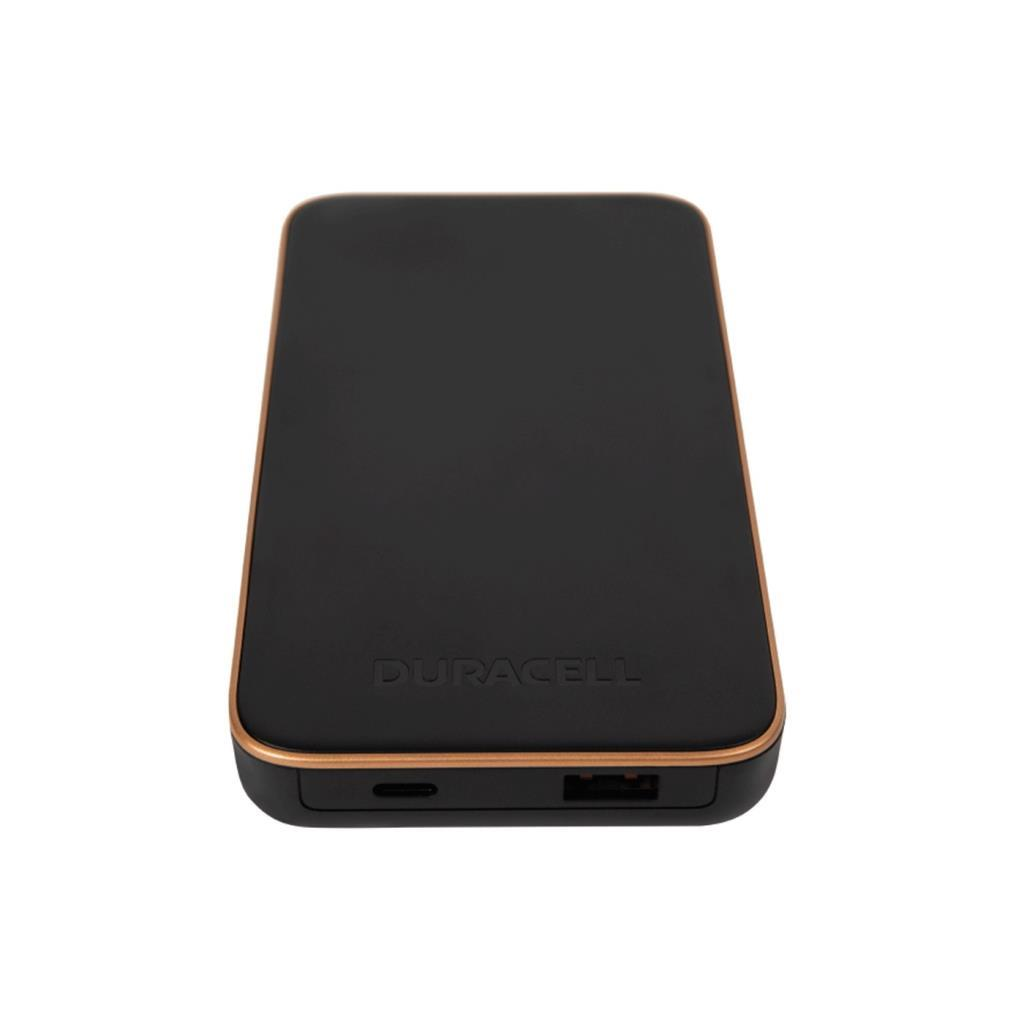 Altın kenarlı siyah Duracell powerbank ve USB bağlantı noktaları.