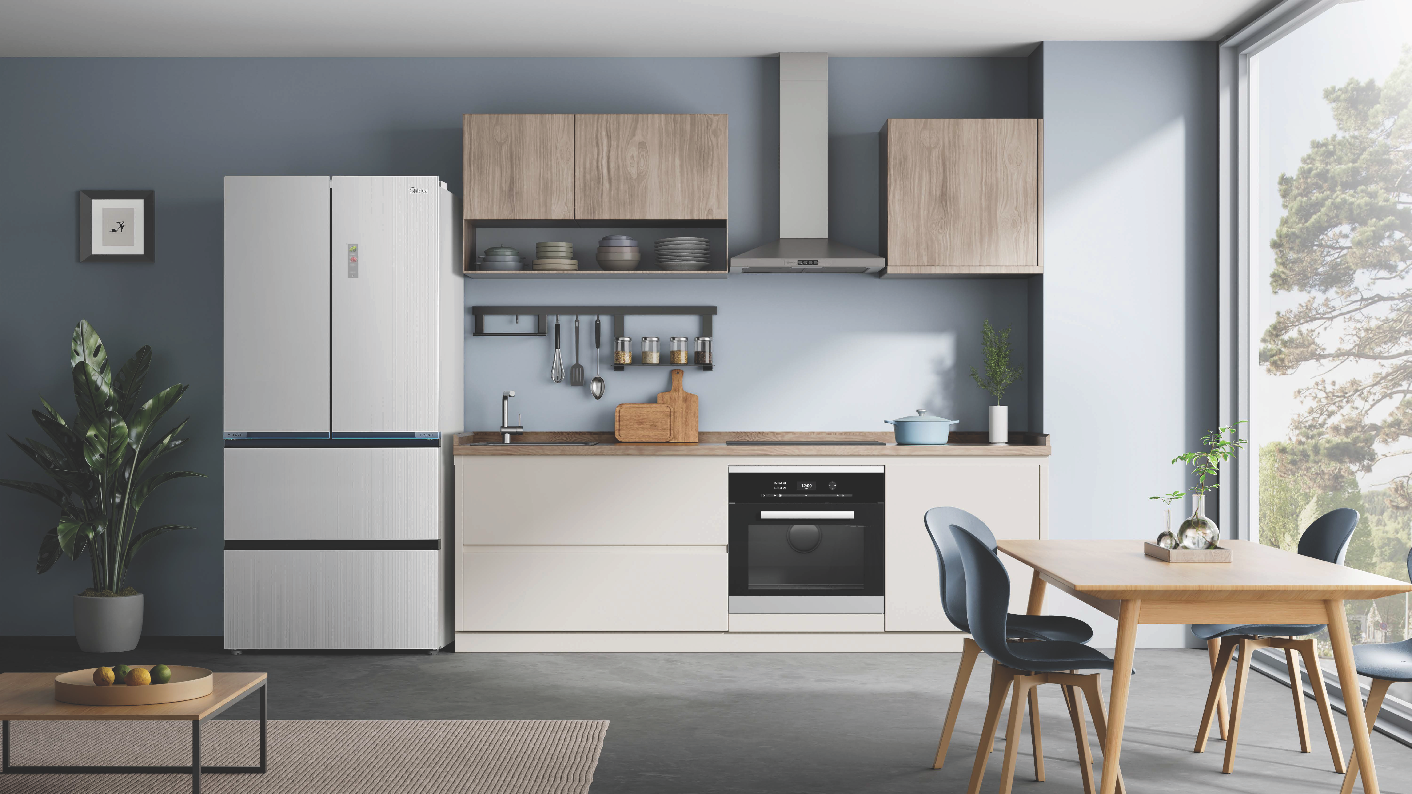 Eine moderne Küche mit Kühlschrank, Herd, Schränken und Esstisch.