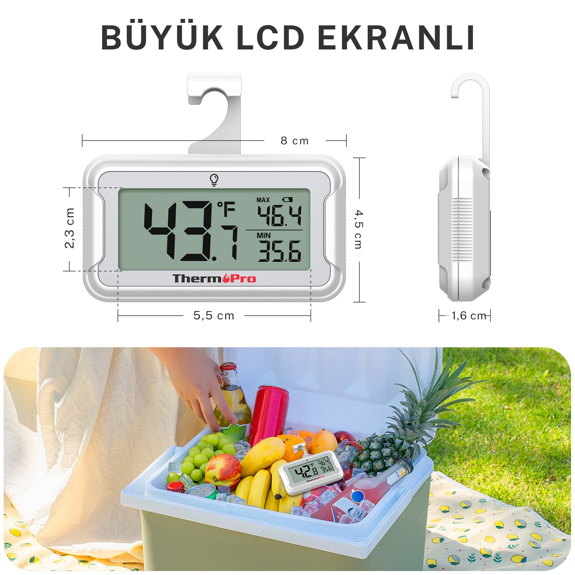 Meyve ve buz dolu bir soğutucu çantada bulunan LCD ekranlı dijital termometre.