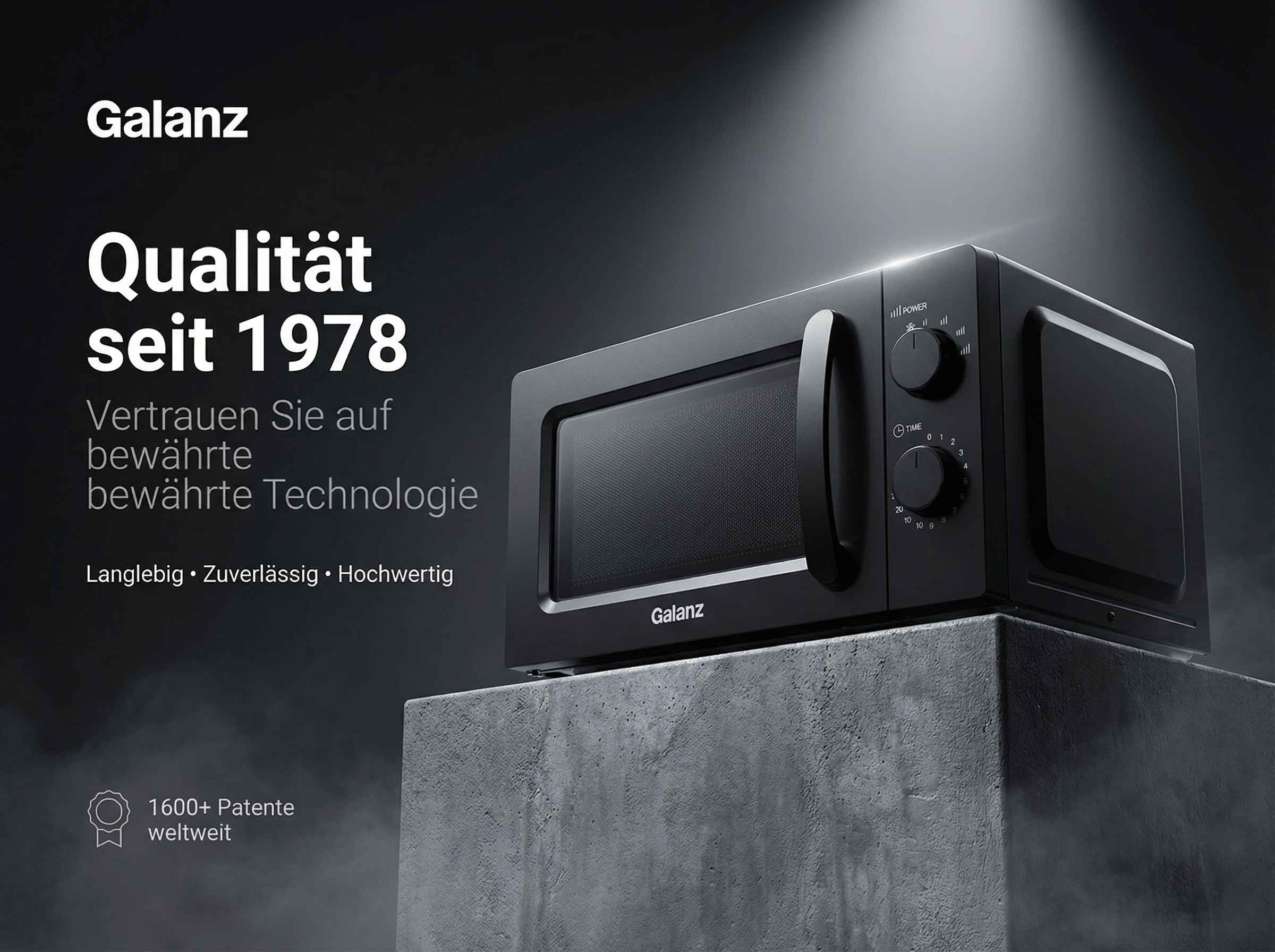 Schwarze Galanz Mikrowelle auf Betonpodest, mit Text über Qualität.