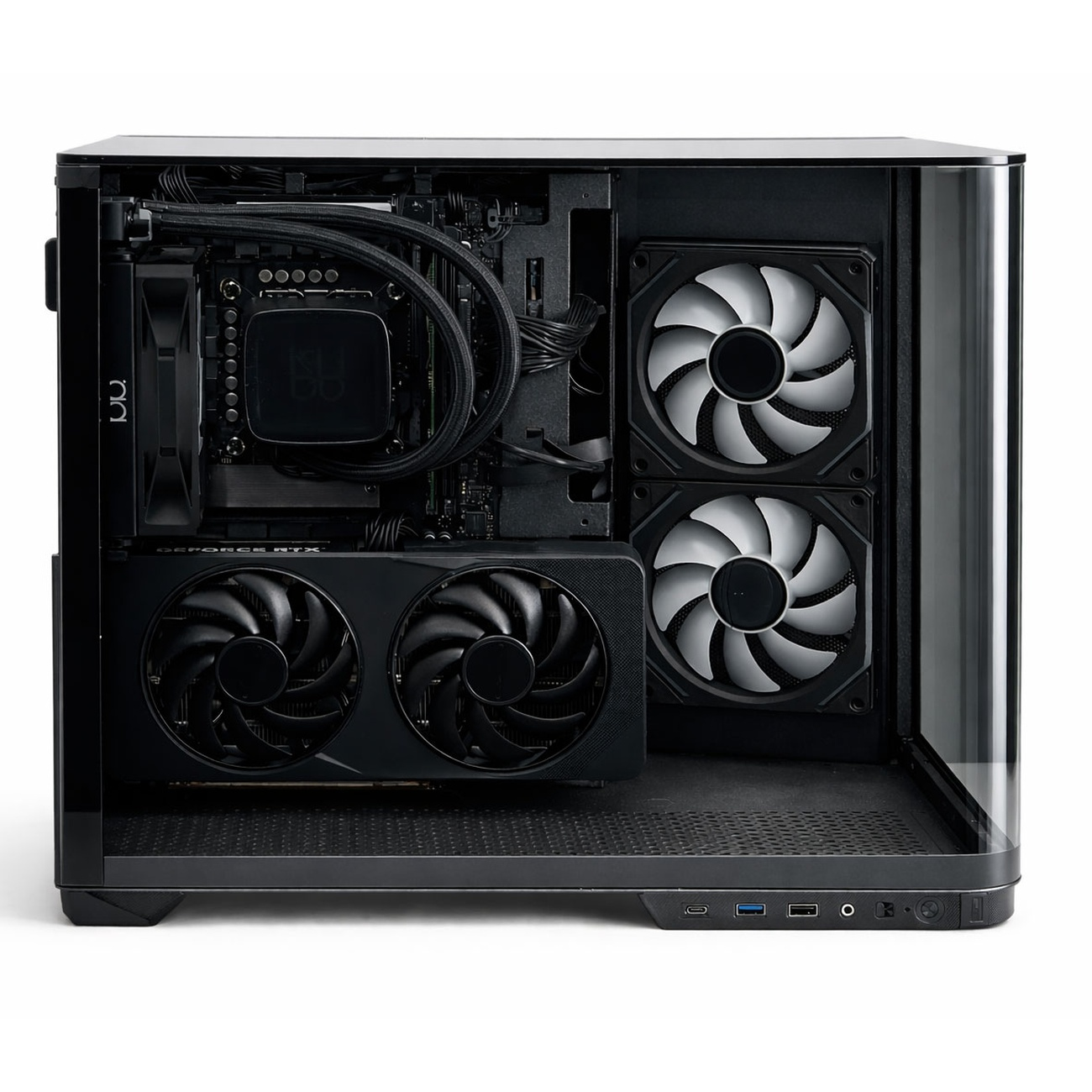 Czarna obudowa komputera z otwartą konstrukcją, pokazująca kartę graficzną, wentylatory i chłodzenie.
