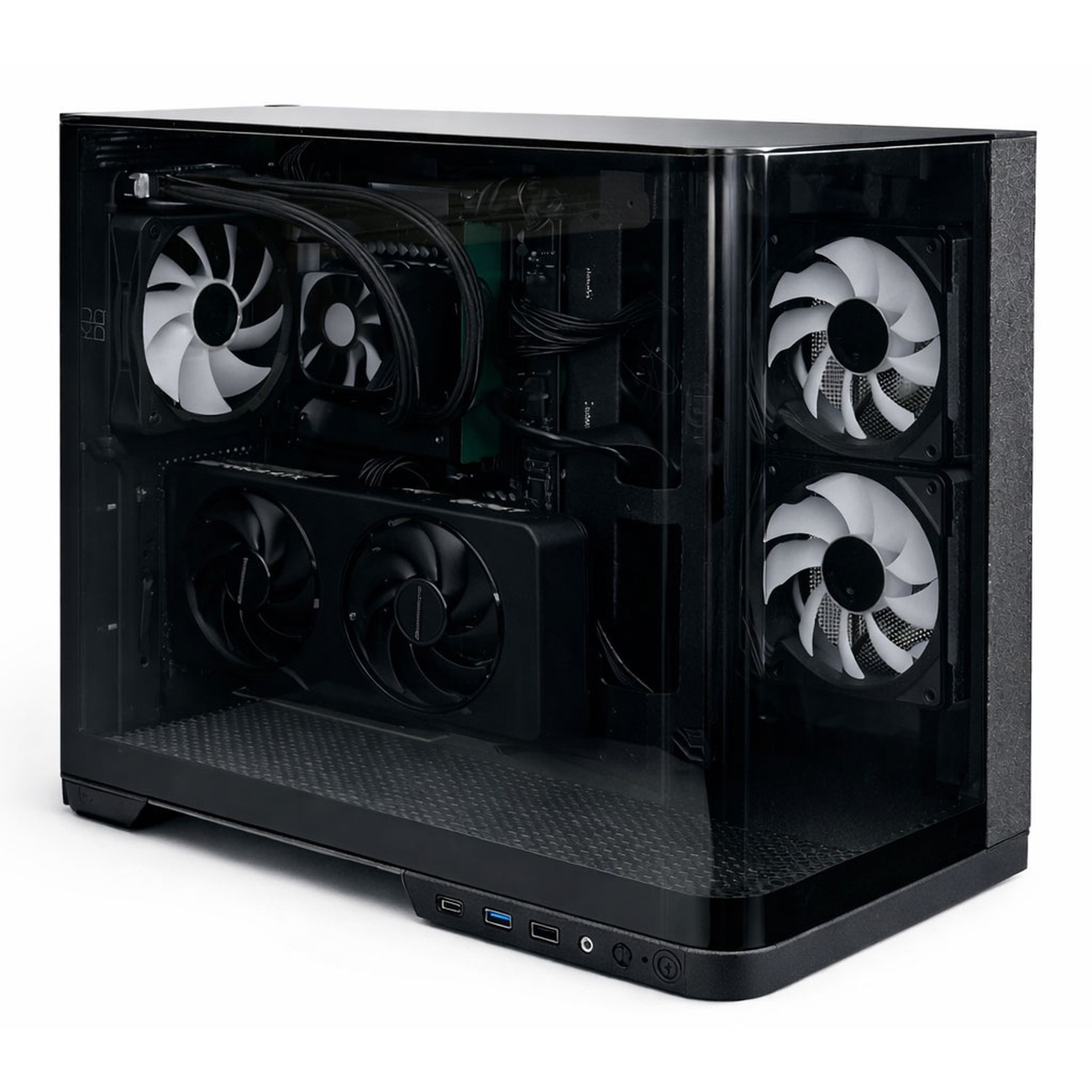 Czarna obudowa komputera z przezroczystym bokiem, wentylatorami i kartą graficzną.