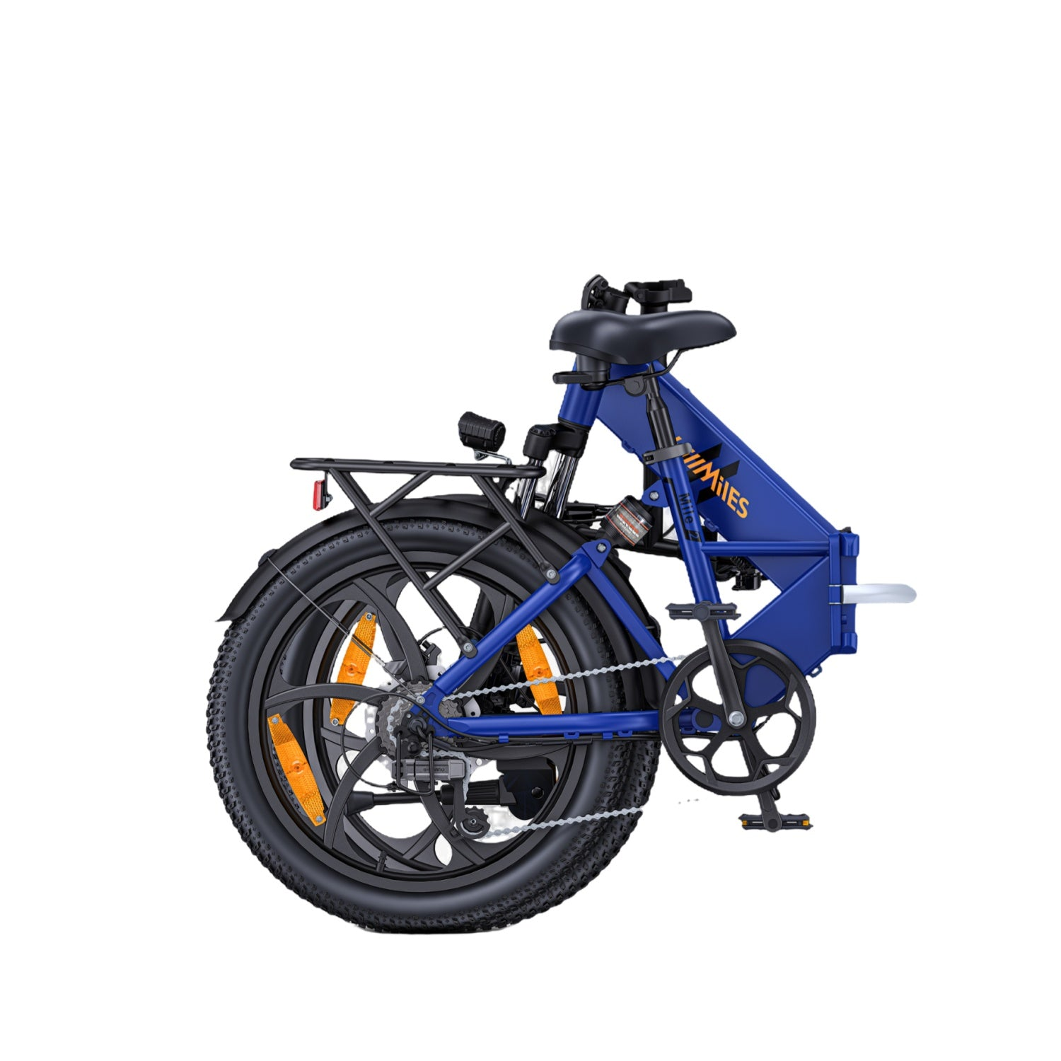 Blaues faltbares E-Bike mit schwarzem Gepäckträger und Reifen, auf weißem Hintergrund.