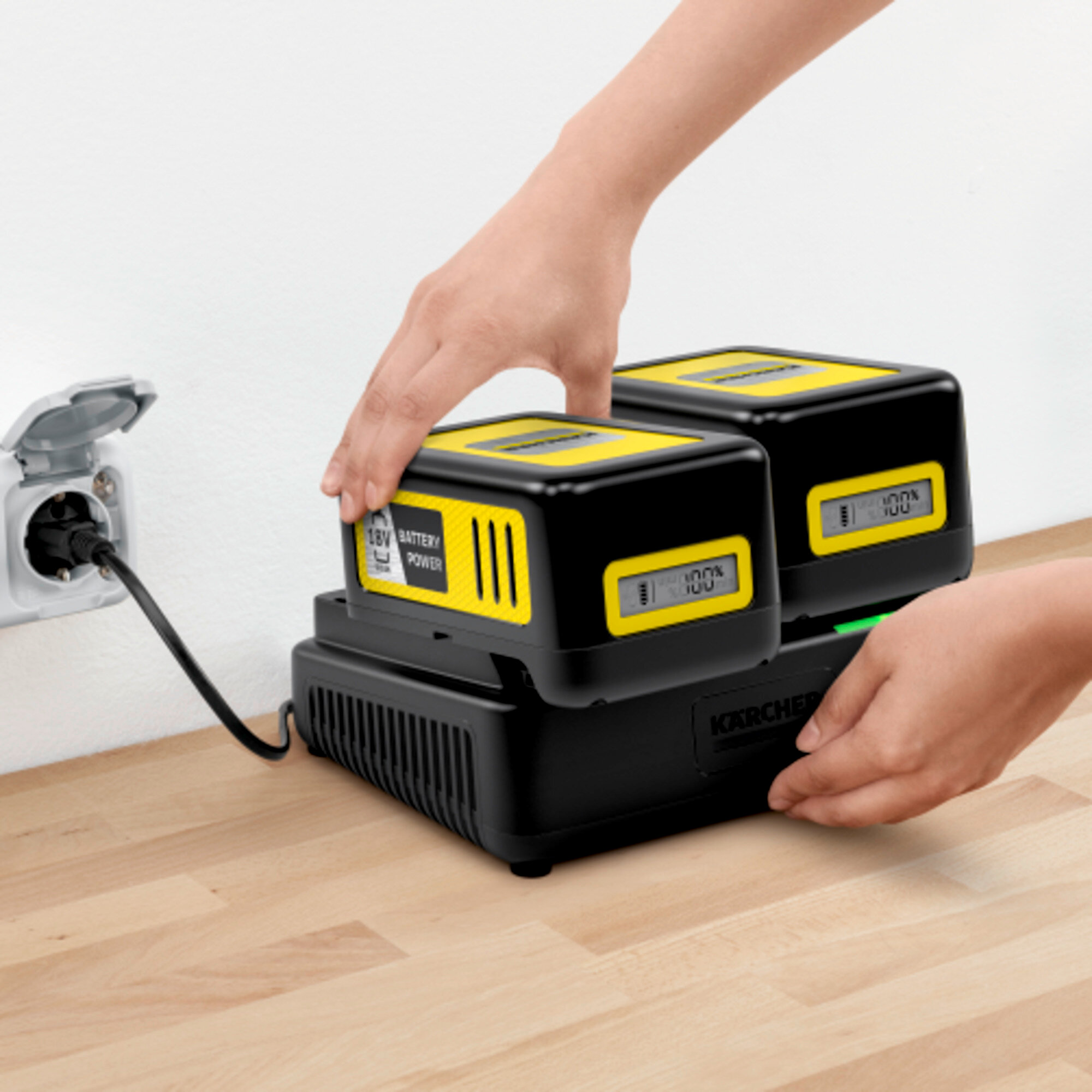 Due batterie nere con accenti gialli vengono caricate.