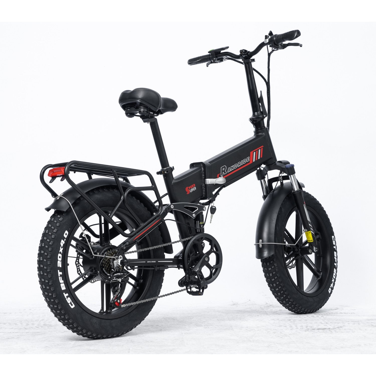 Schwarzes faltbares E-Bike mit dicken Reifen, Gepäckträger und rotem Akzent.