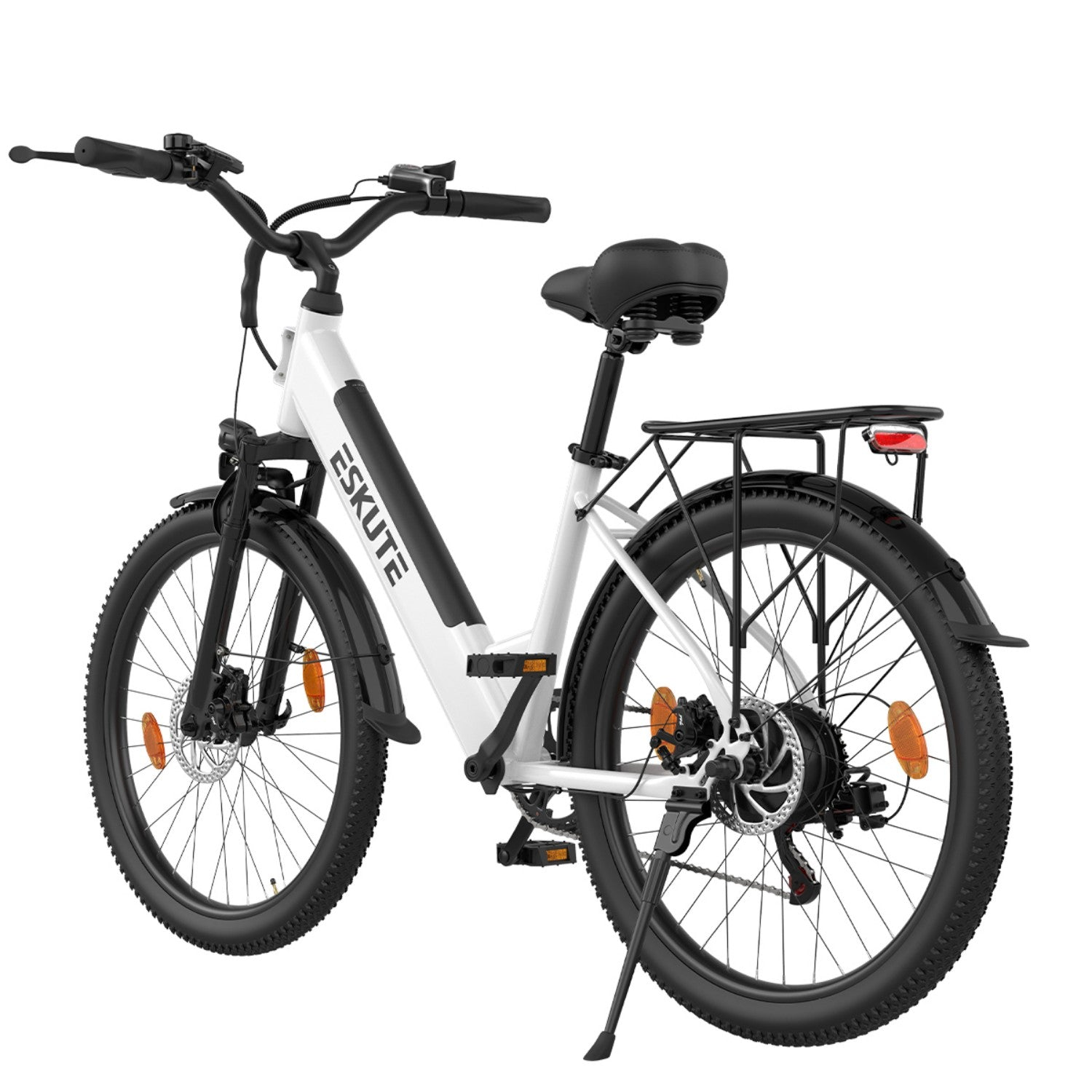 Ein weißes Elektrofahrrad mit schwarzen Akzenten und Gepäckträger.
