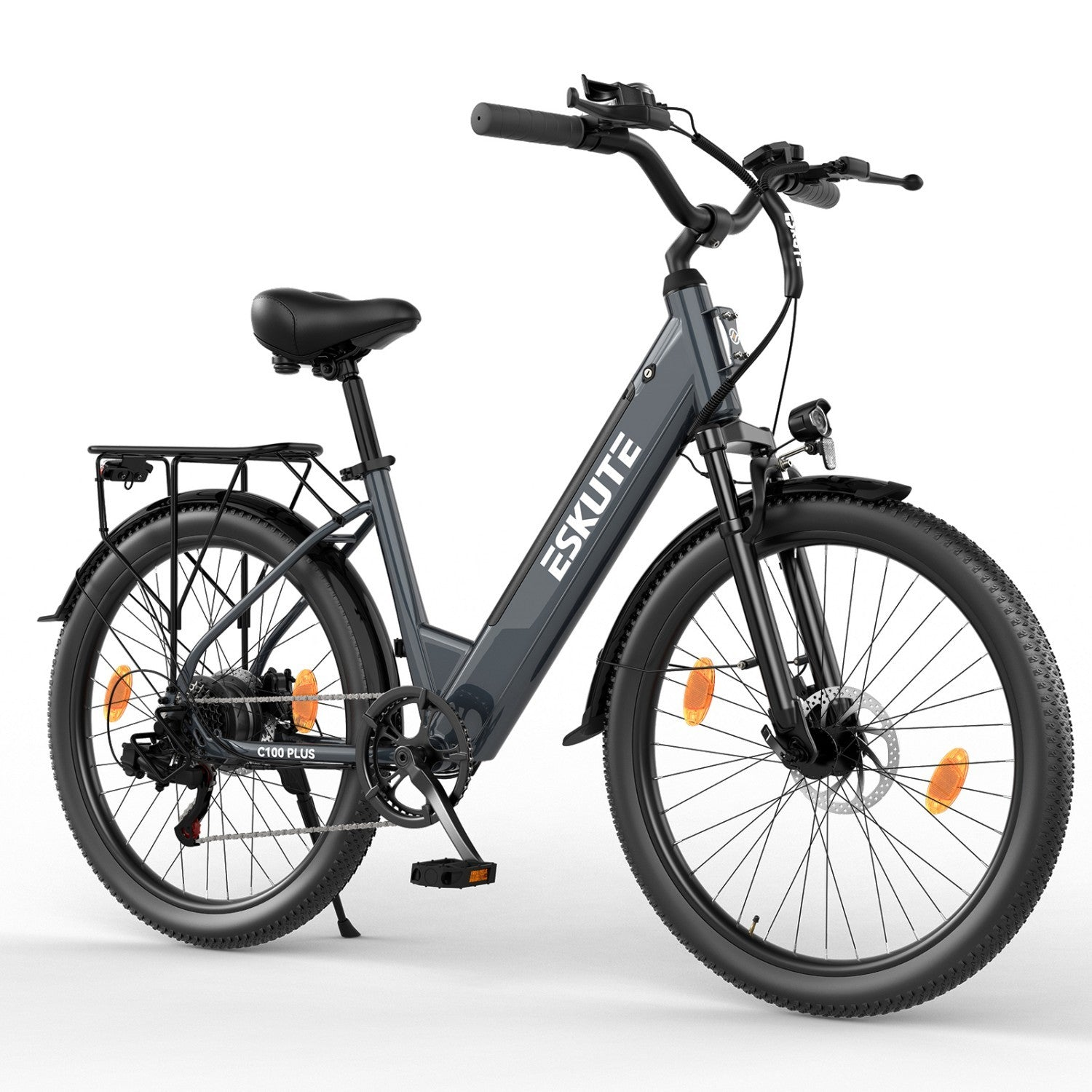 Ein dunkelgraues Eskute Elektrofahrrad mit Schutzblechen, Gepäckträger und orangen Reflektoren.