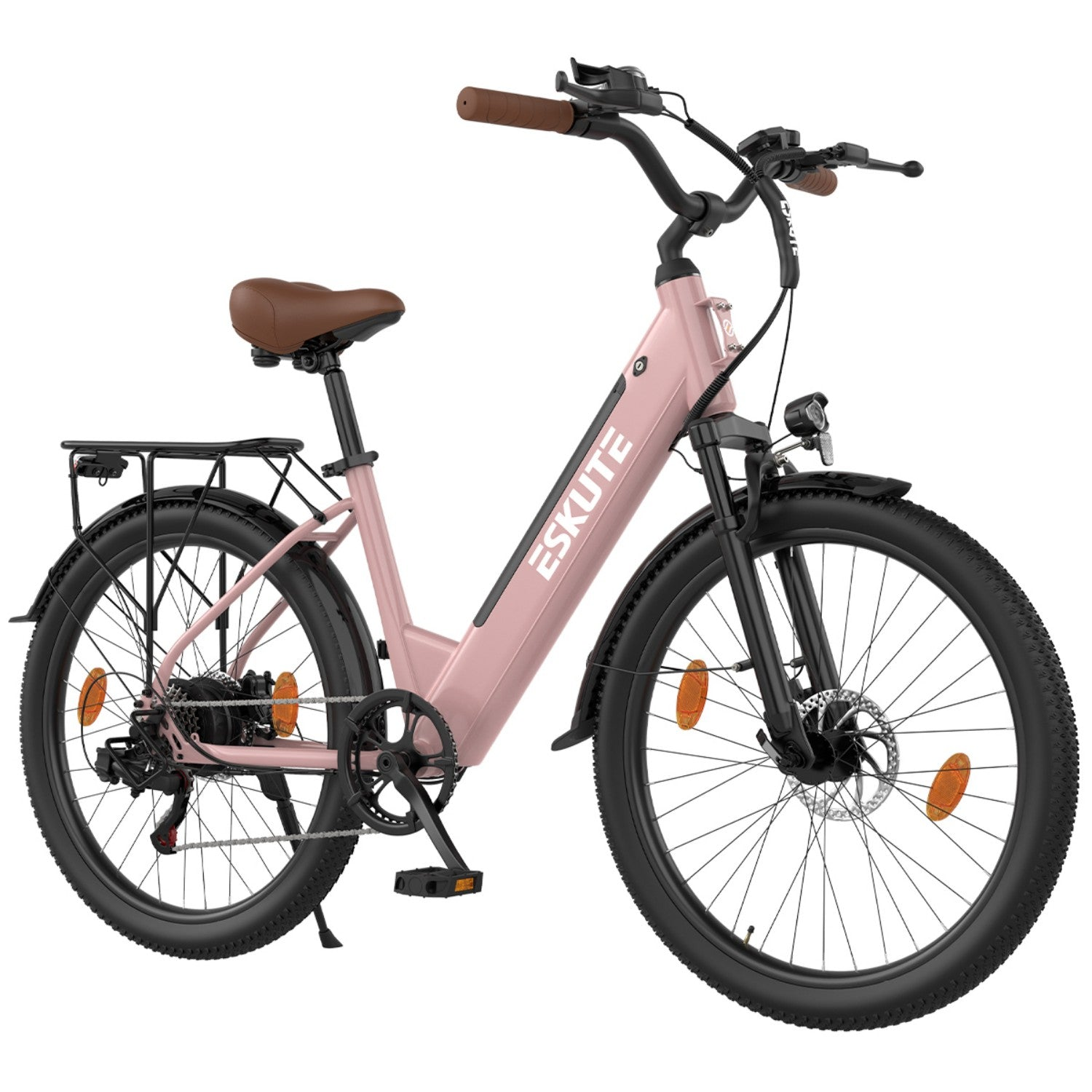 Ein rosafarbenes E-Bike mit braunem Sattel, Gepäckträger und schwarzen Reifen.