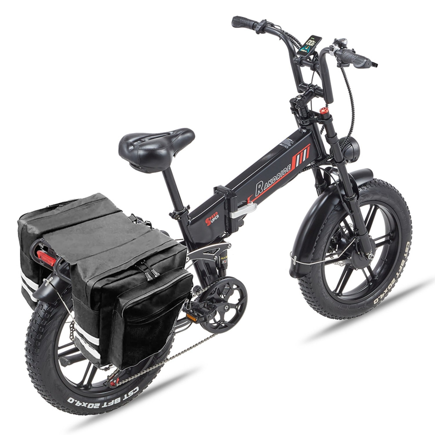 Bicicleta eléctrica negra con neumáticos anchos y alforjas traseras.