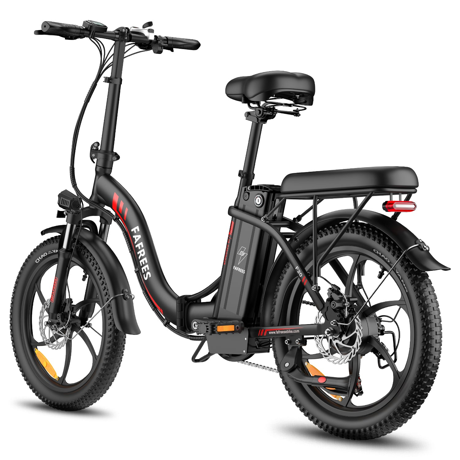 Bicicleta eléctrica negra con detalles rojos, cuadro plegable, portabultos y ruedas anchas.