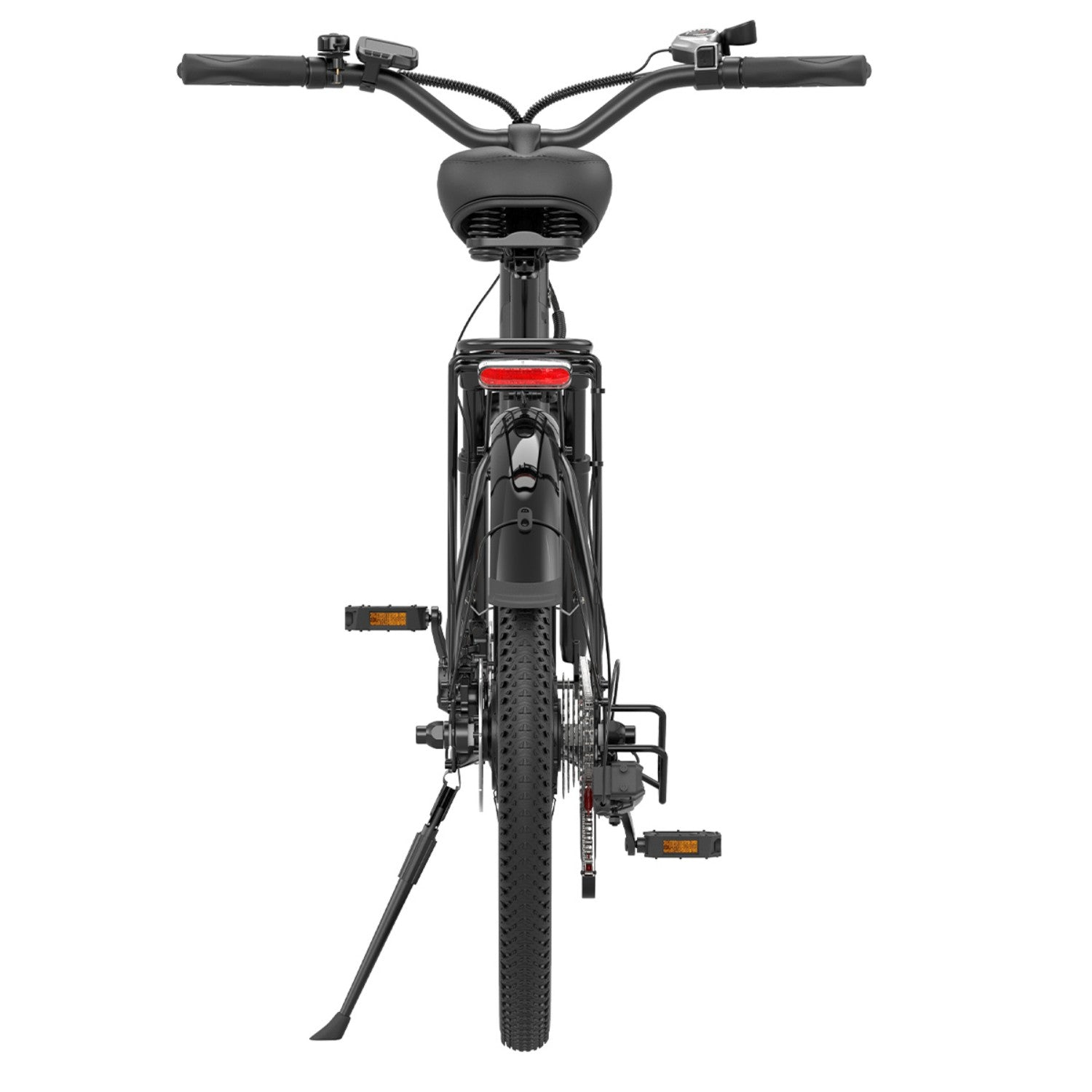 Vista trasera de una bicicleta eléctrica negra con neumáticos anchos, portaequipajes y luz trasera.