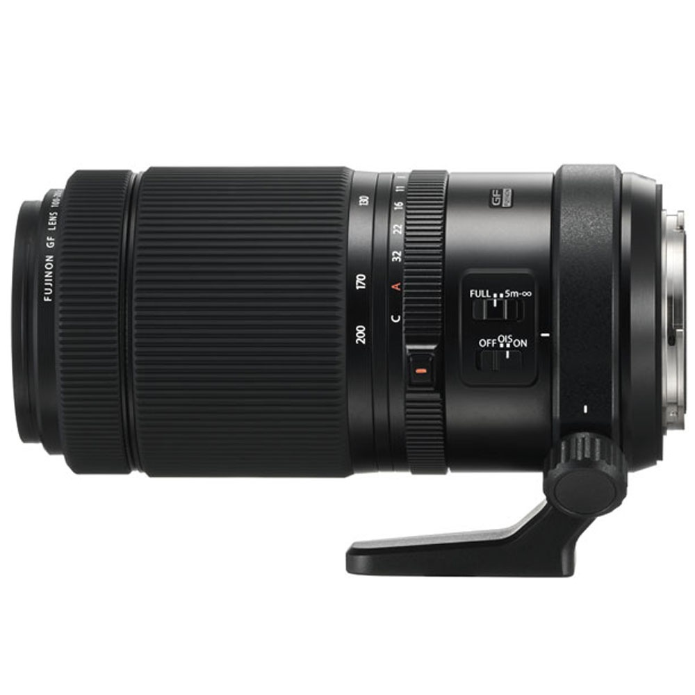 Un obiettivo Fujinon GF 100-200mm nero con ghiera di messa a fuoco e interruttori.