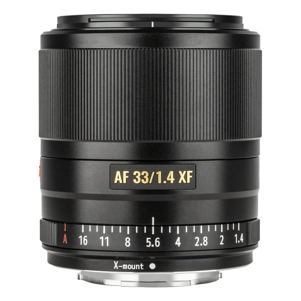 Zwarte cameralens met diafragmaschaal 1.4-16 en X-mount.