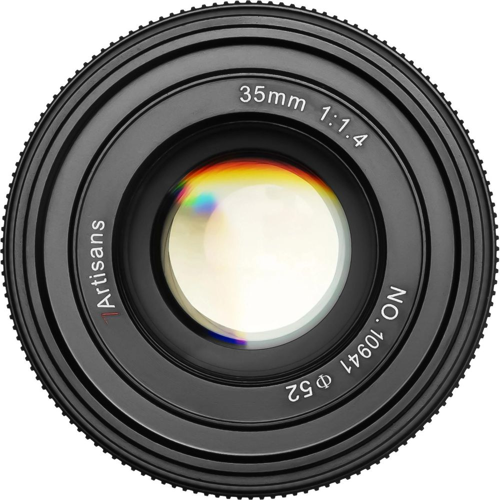 Un objectif de caméra noir 35mm 1:1,4 avec le numéro de série 10941.