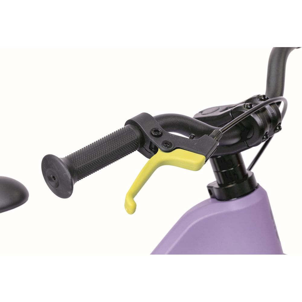 Fahrradlenker mit Gummigriff, gelbem Bremshebel und lila Rahmen.