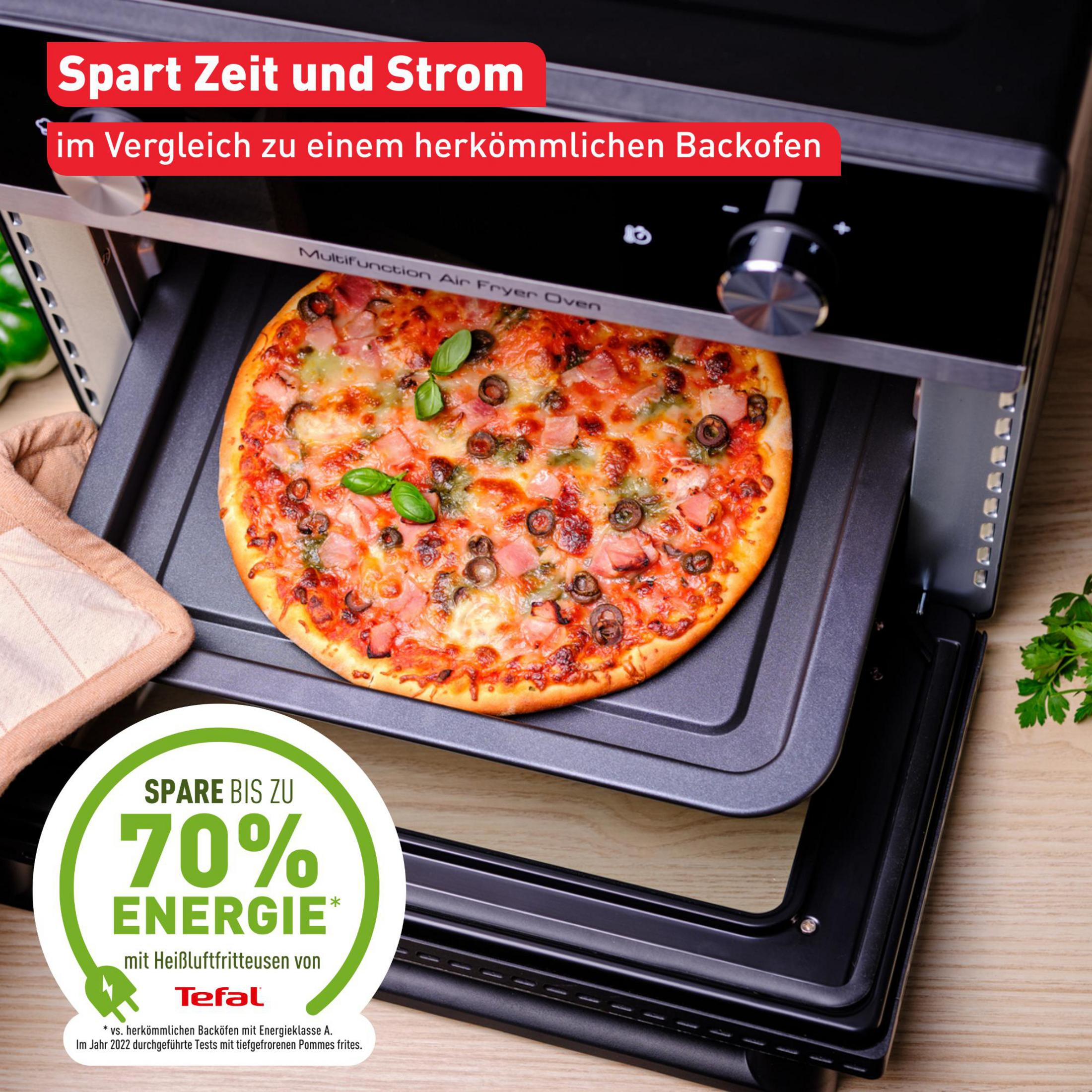 Ein frisch gebackener Pizza in einem Multifunktions-Heißluftfritteusen-Ofen von Tefal.