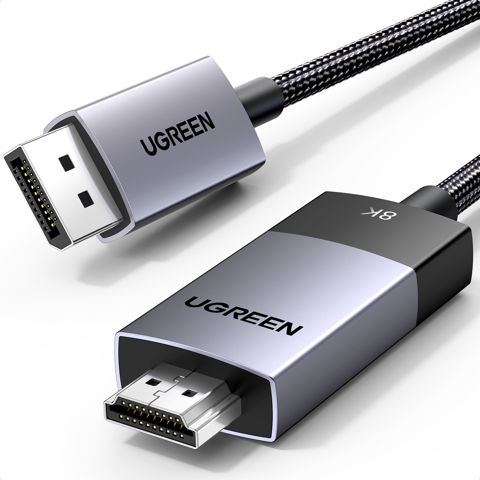 8K destekli HDMI ve DisplayPort konnektörlü iki UGREEN kablosu.