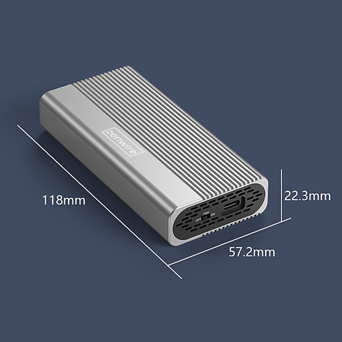 Srebrna obudowa zewnętrzna z radiatorem, portem USB-C i kontrolą wentylatora.