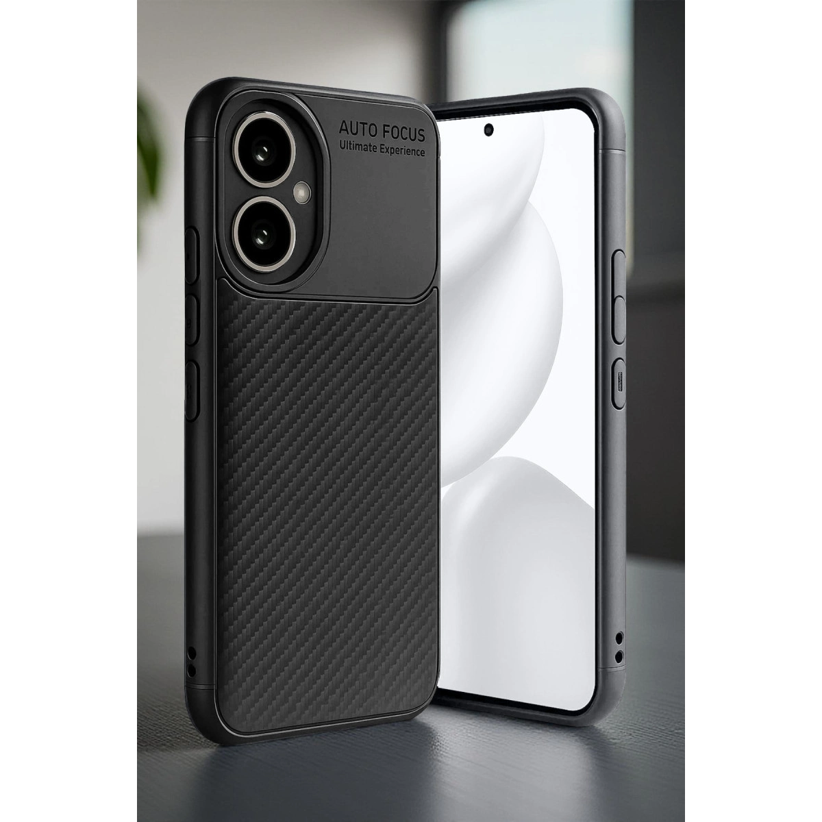 Karbon fiber dokulu, çift kamera kesimli siyah telefon kılıfı.