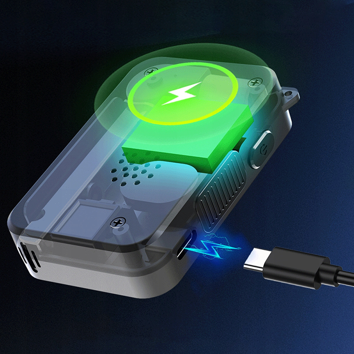 Urządzenie ładuje się przez USB-C. Zielony piorun sygnalizuje ładowanie.
