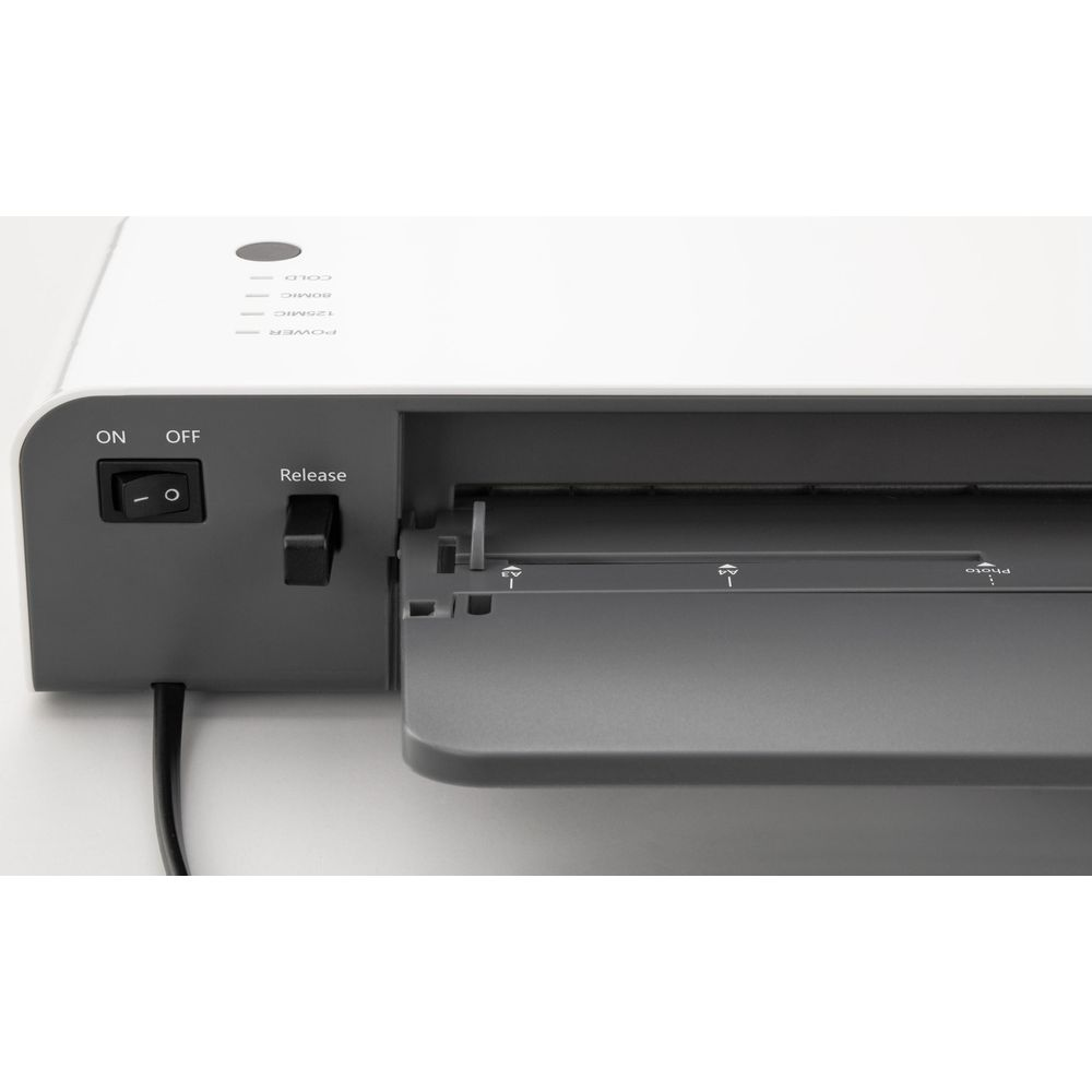 Ein weißer Laminator mit Ein-/Aus-Schalter und Freigabetaste.