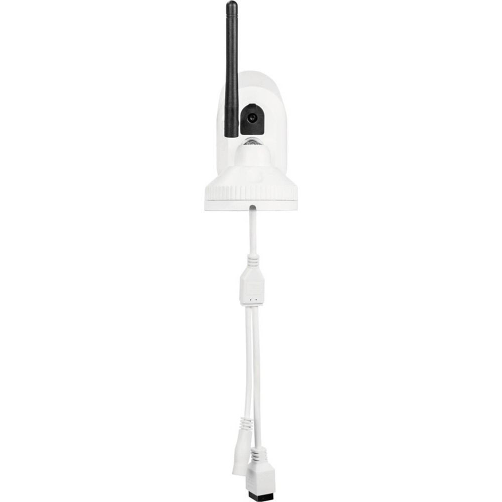 Weiße Überwachungskamera mit Antenne und Kabeln auf weißem Hintergrund.
