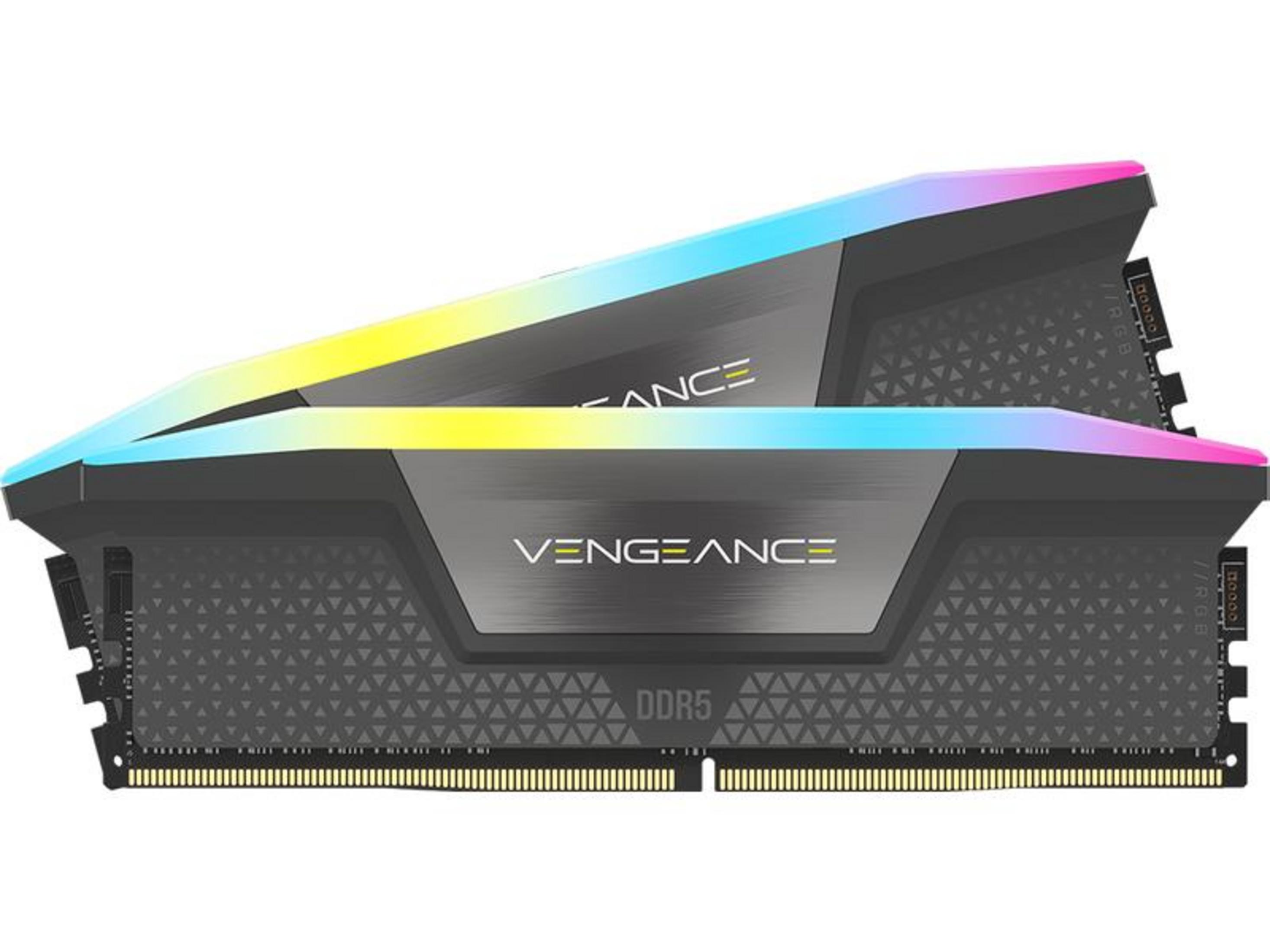 Dwa moduły RAM Corsair Vengeance DDR5 z podświetleniem RGB na białym tle.