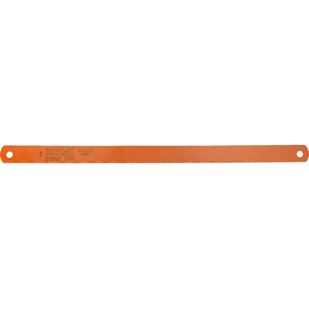 Eine orangefarbene Metallsägeblatt mit feinen Zähnen und einem Loch an jedem Ende.