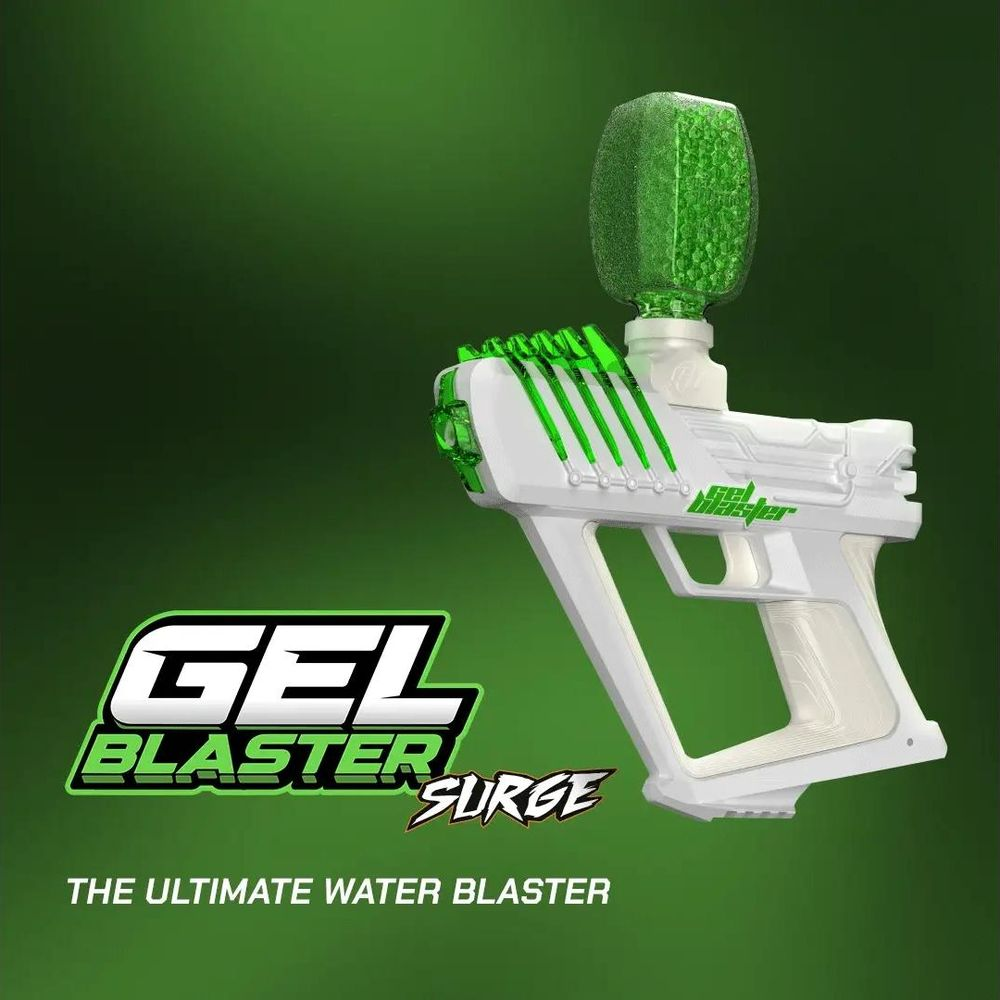 Un lanzador de gel blanco con detalles y depósito verdes, sobre fondo verde.