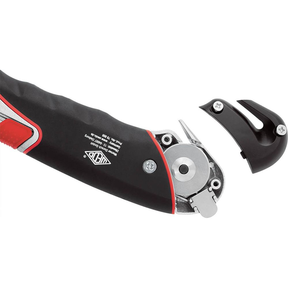 Utensile nero con accento rosso, lama e coperchio nero rimovibile.
