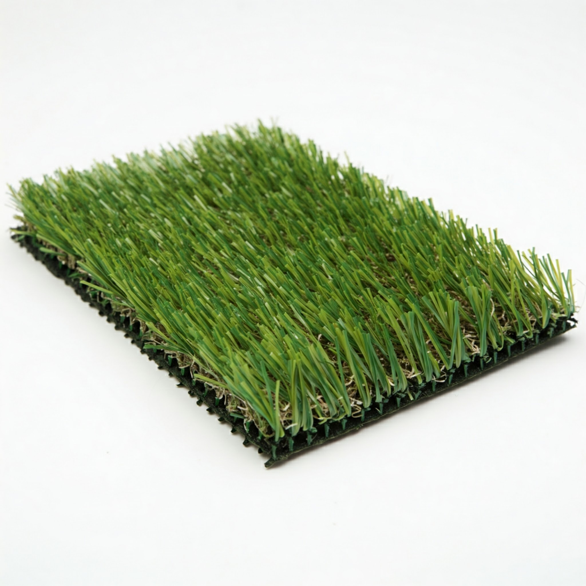 Un trozo de césped artificial con briznas verdes sobre base negra.