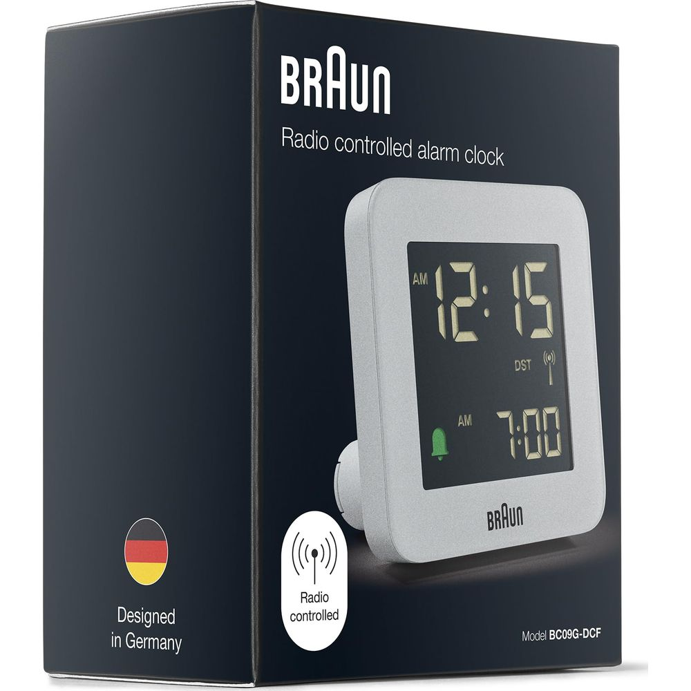 Réveil radio-commandé Braun en boîte. Affiche 12:15 et alarme 7:00.