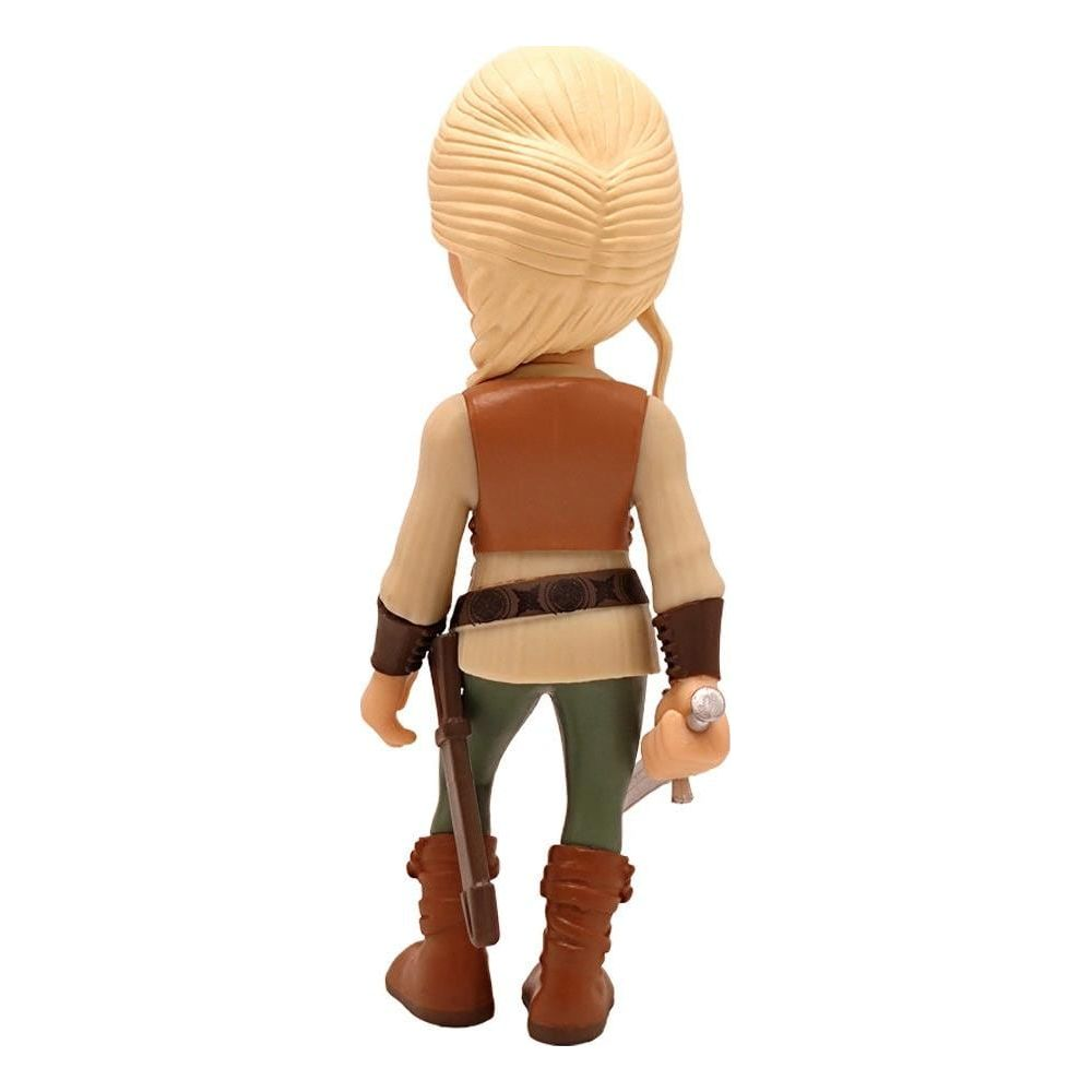 Eine Figur mit blondem Haar, brauner Weste, grüner Hose und Stiefeln.